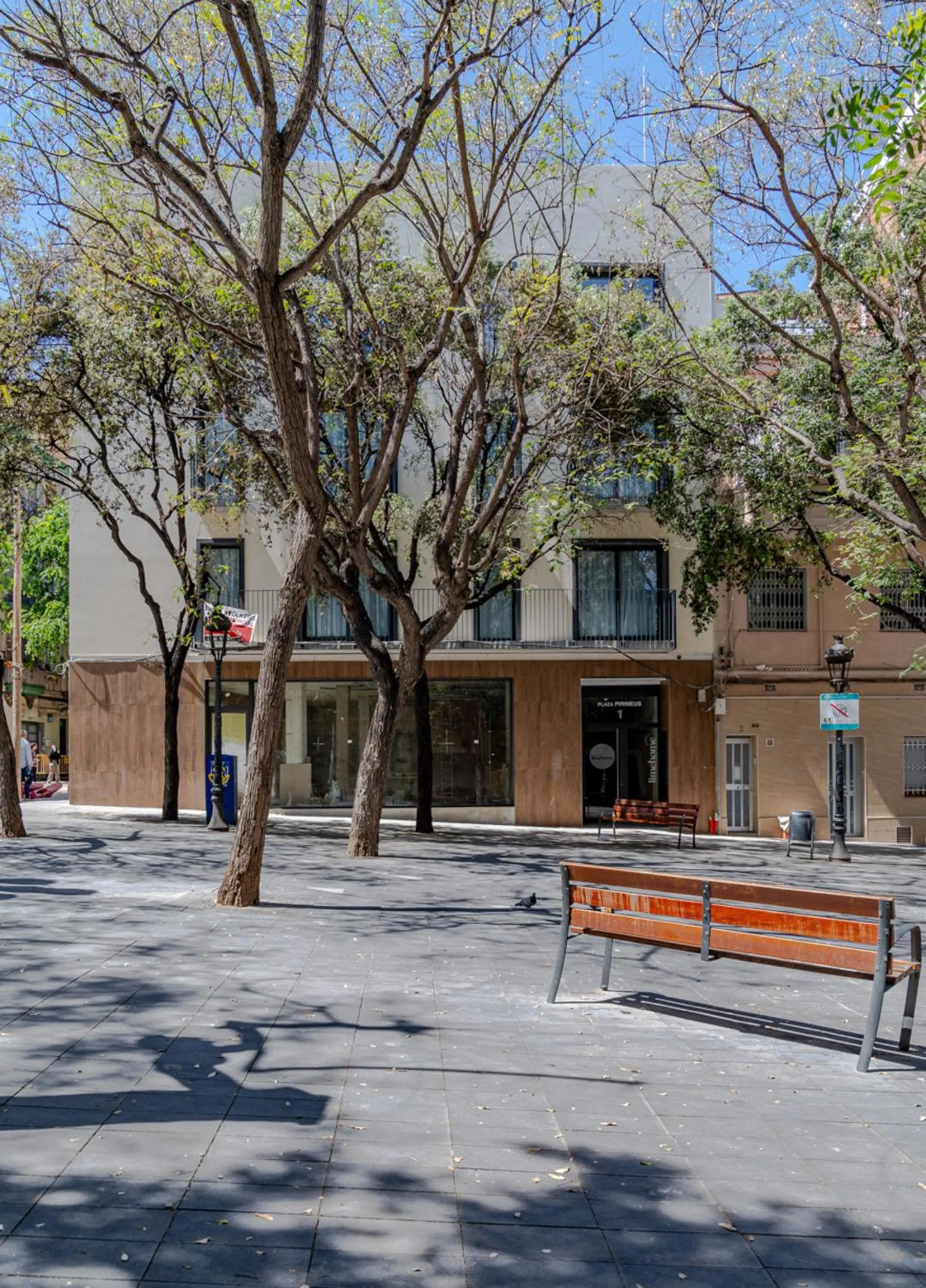 Property building in Limehome Barcelona Plaça Pirineus