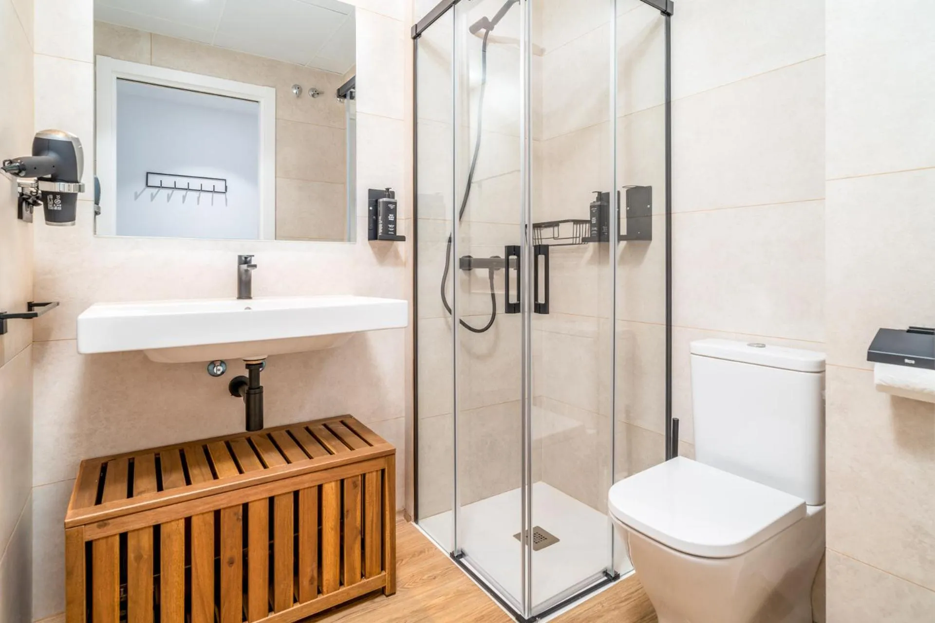 Shower in Limehome Barcelona Plaça Pirineus