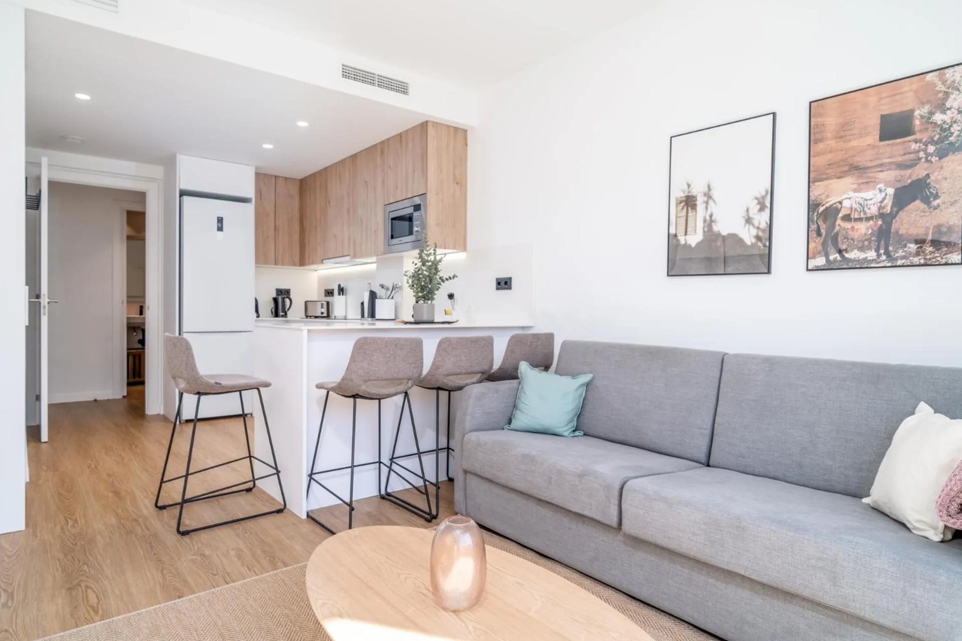 Coffee/tea facilities in Limehome Barcelona Plaça Pirineus