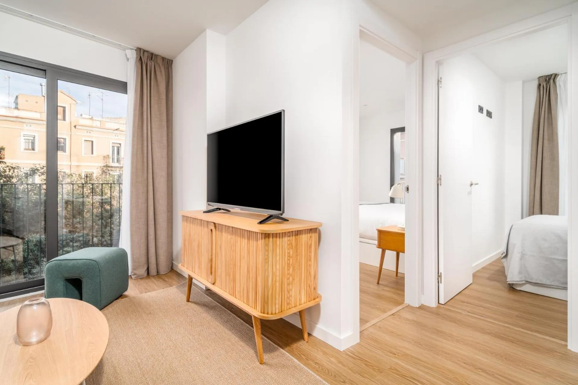 TV and multimedia, Bed in Limehome Barcelona Plaça Pirineus