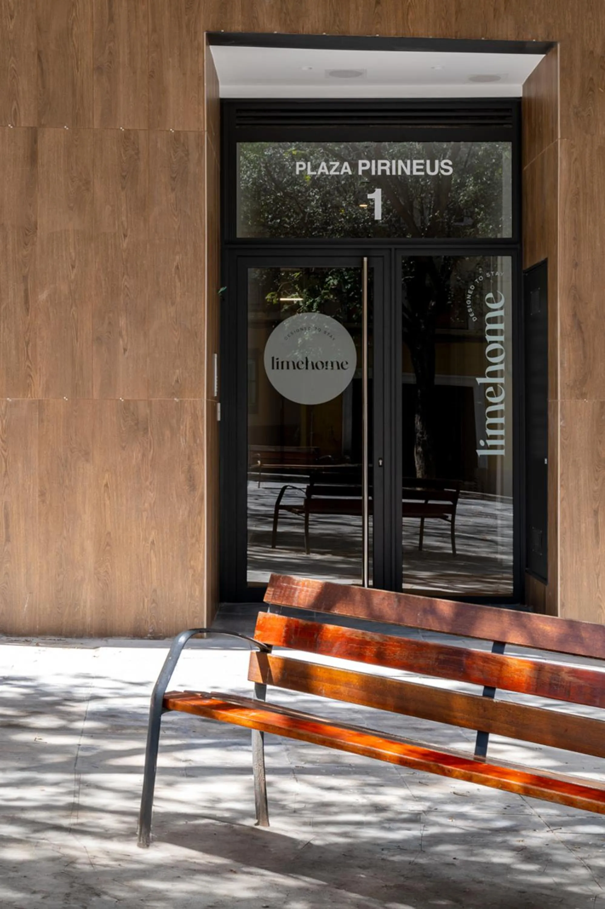 Property building in Limehome Barcelona Plaça Pirineus