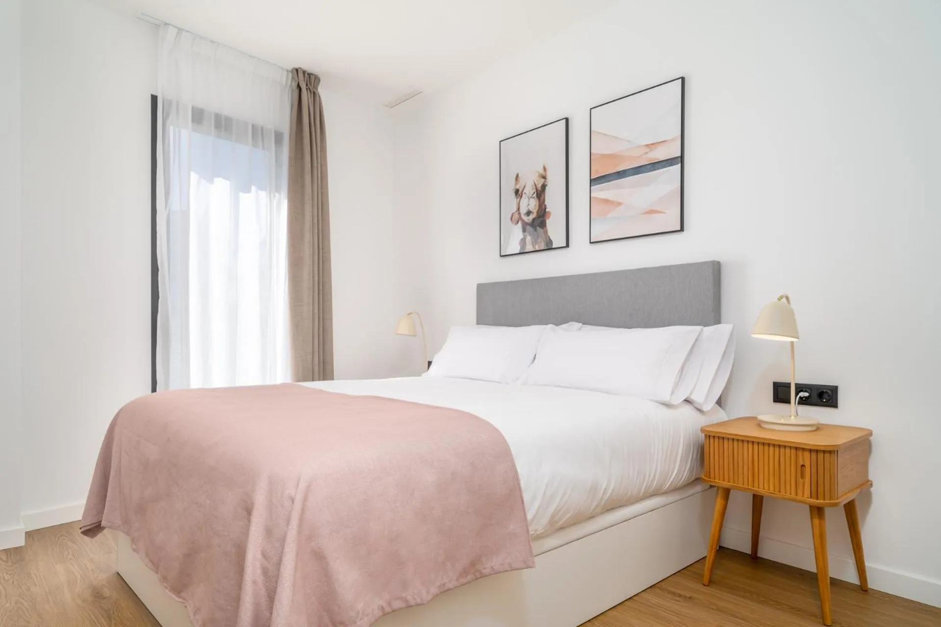 Bed in Limehome Barcelona Plaça Pirineus