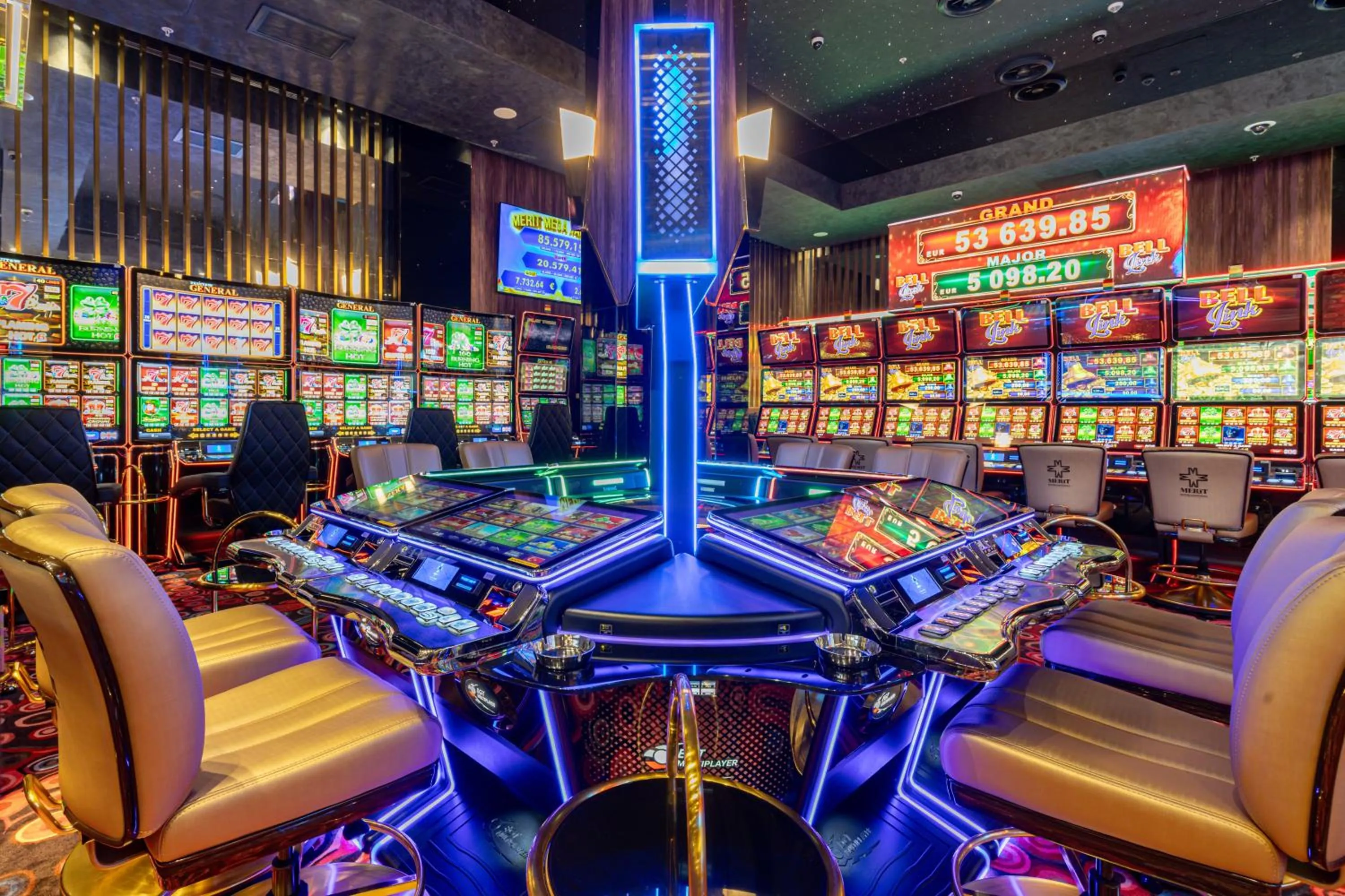Casino in Merit Starlit Hotel & Residences