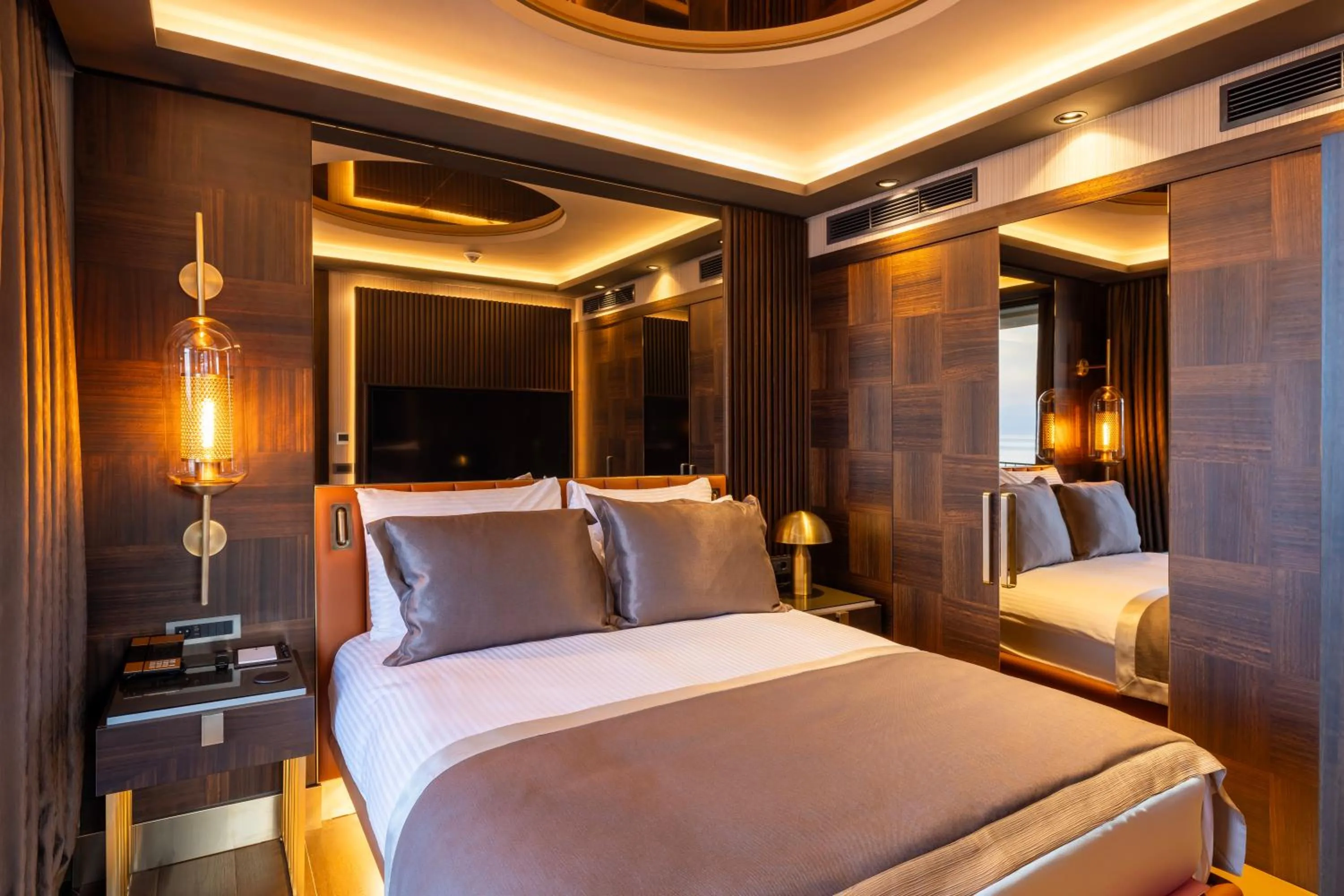 Bedroom, Bed in Merit Starlit Hotel & Residences