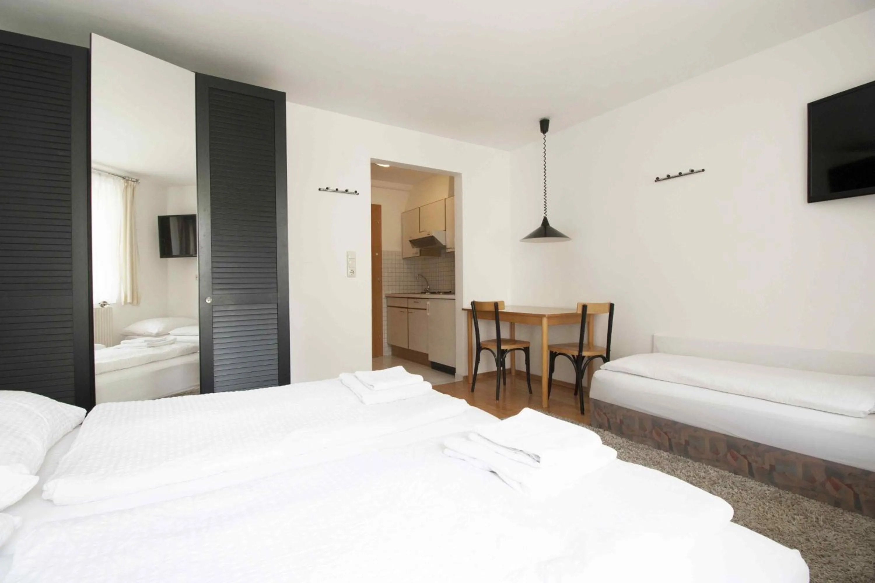 Living room, Bed in Appartements Christophorus