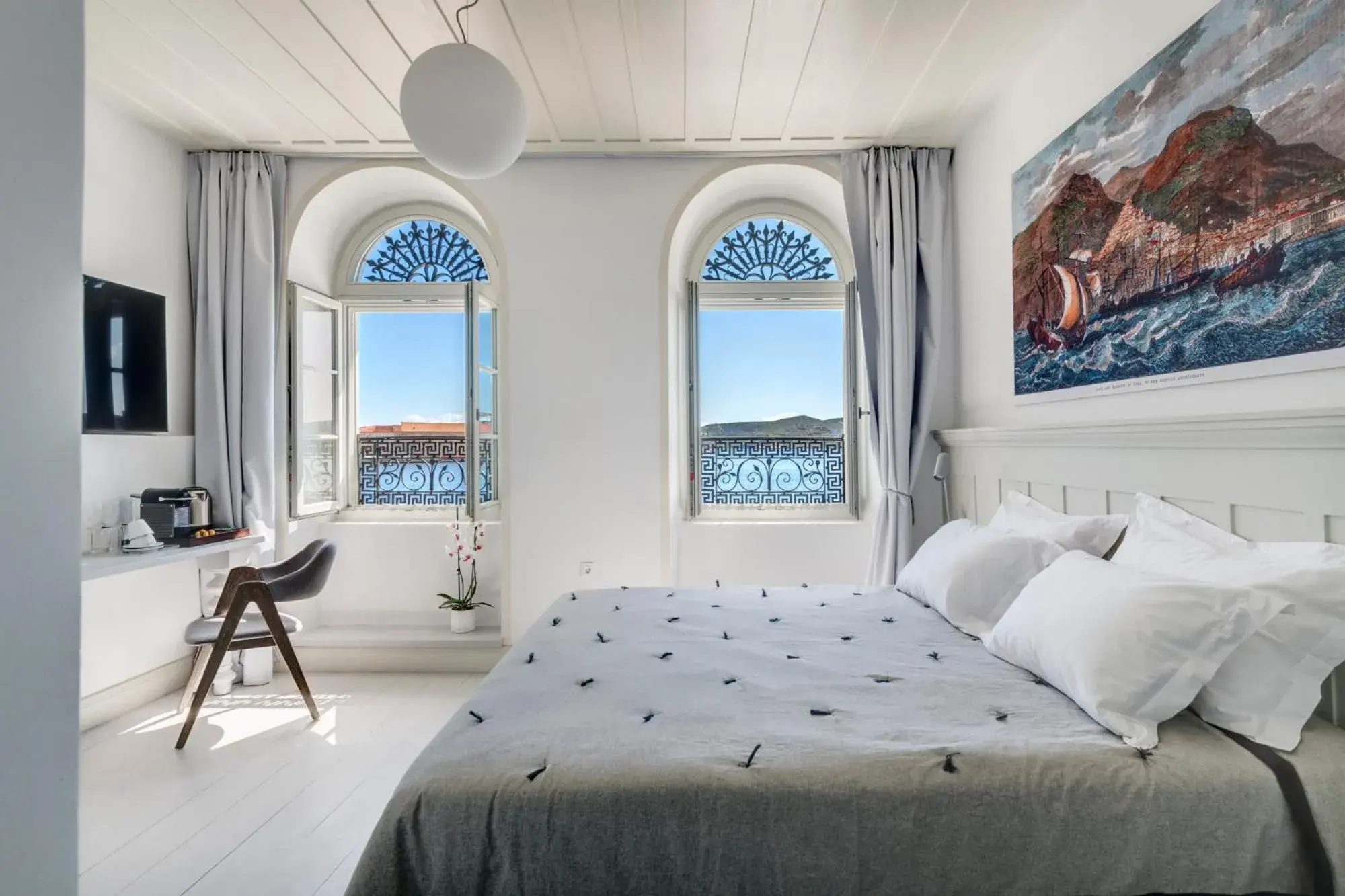 Photo of the whole room, Bed in Skylight Photo of the whole room, Bed in Skylight