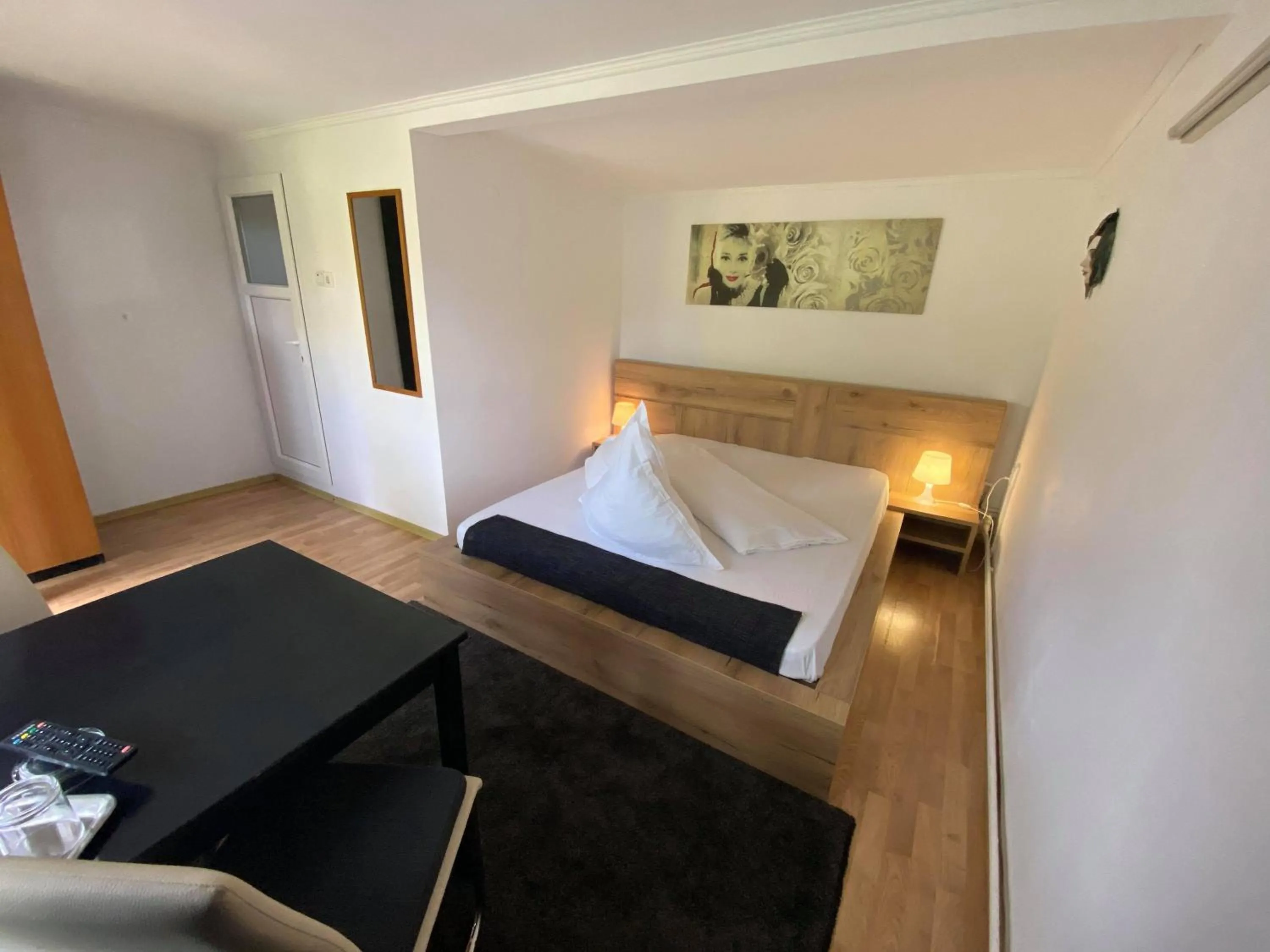 Bed in Pensiunea Bavaria Campina