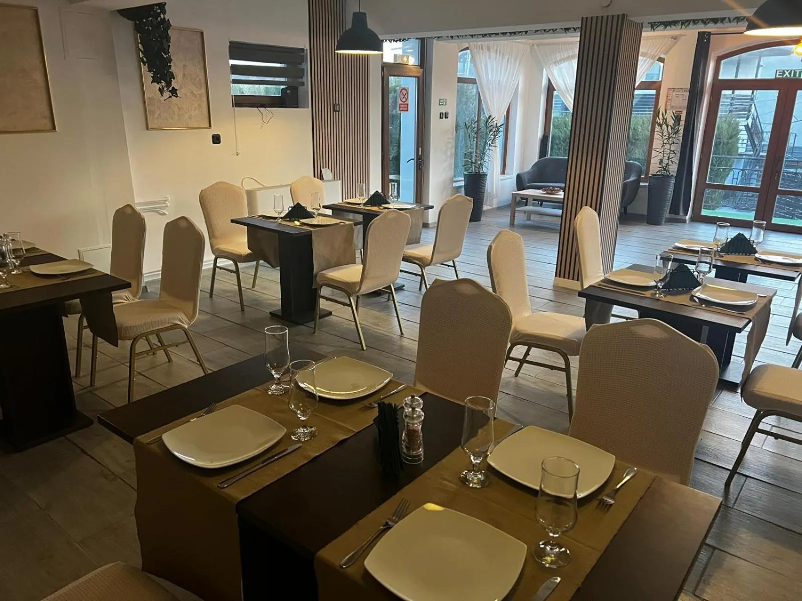 Restaurant/places to eat in Pensiunea Bavaria Campina