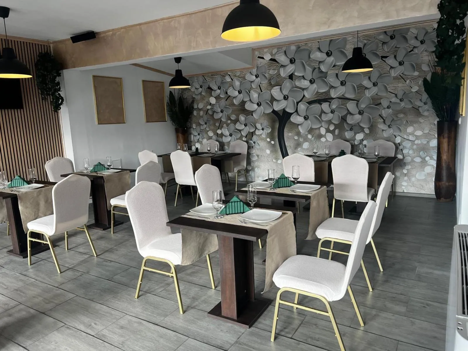 Restaurant/places to eat in Pensiunea Bavaria Campina
