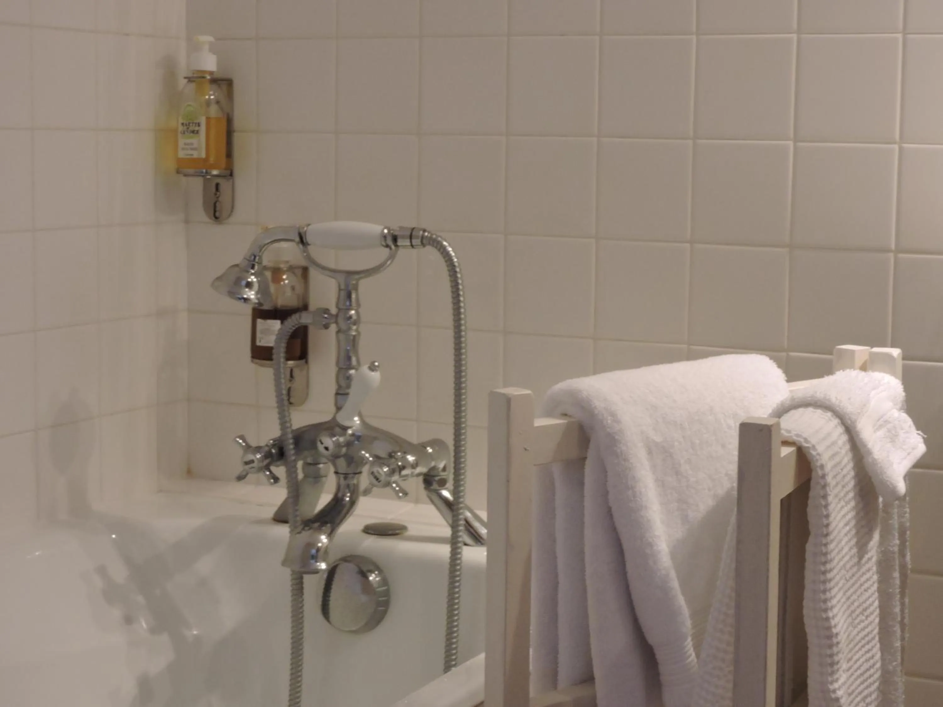 Bathroom in Le Domaine de Mestré, The Originals Relais