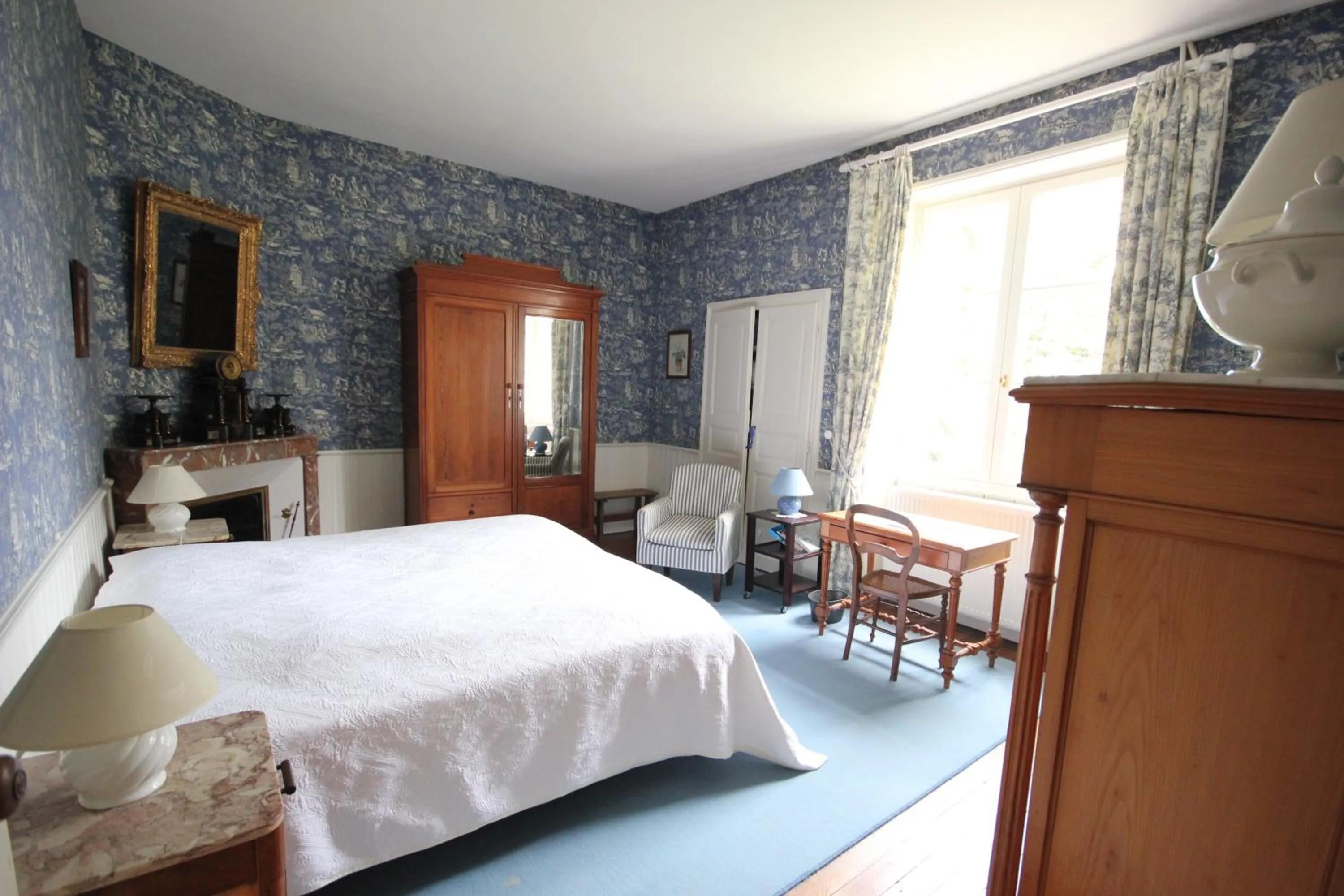 Photo of the whole room, Bed in Le Domaine de Mestré, The Originals Relais