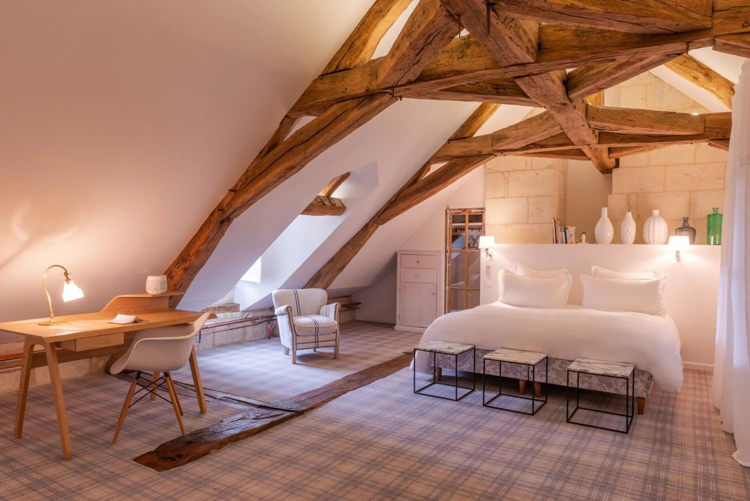 Shower, Bed in Le Domaine de Mestré, The Originals Relais