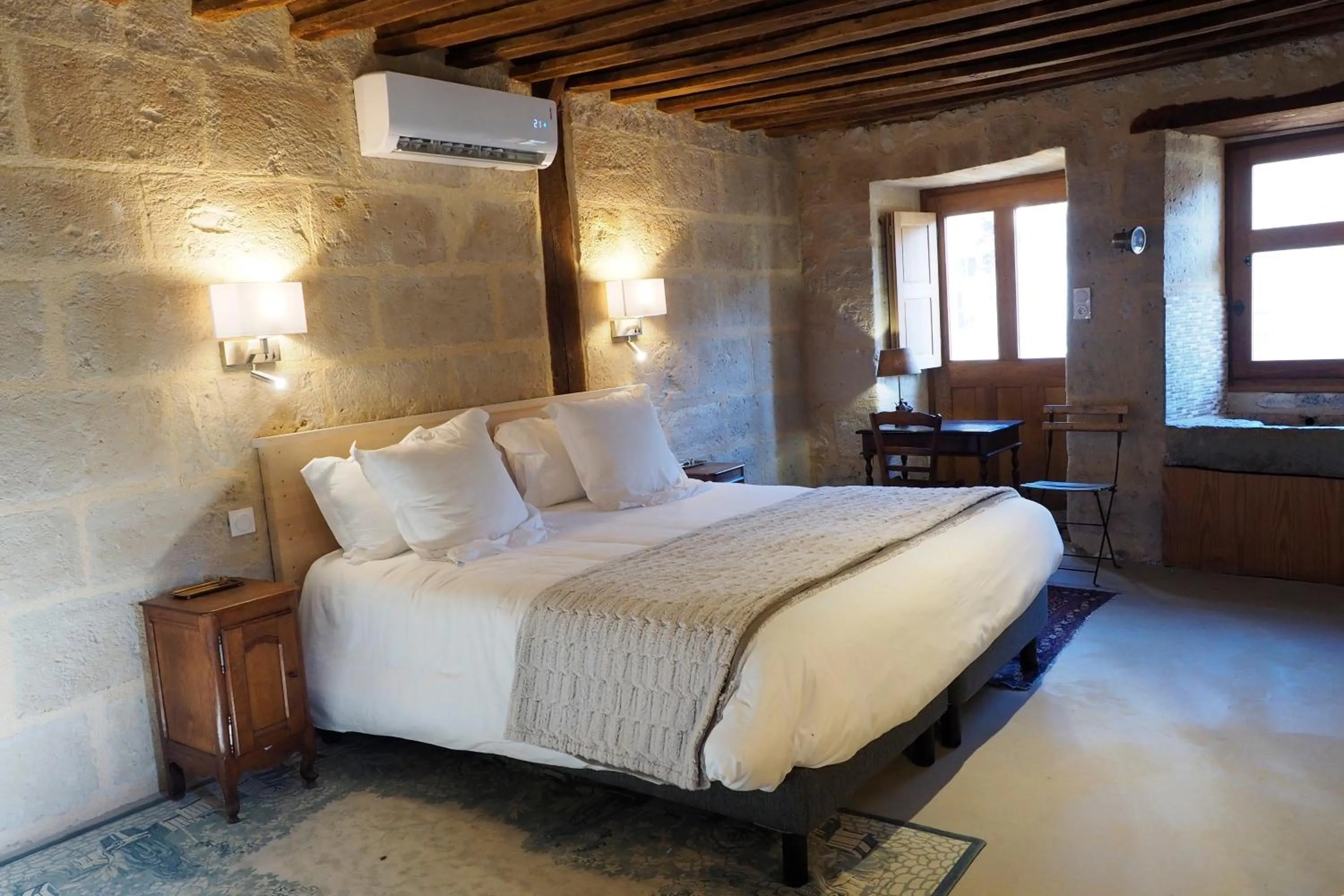 Bedroom, Bed in Le Domaine de Mestré, The Originals Relais