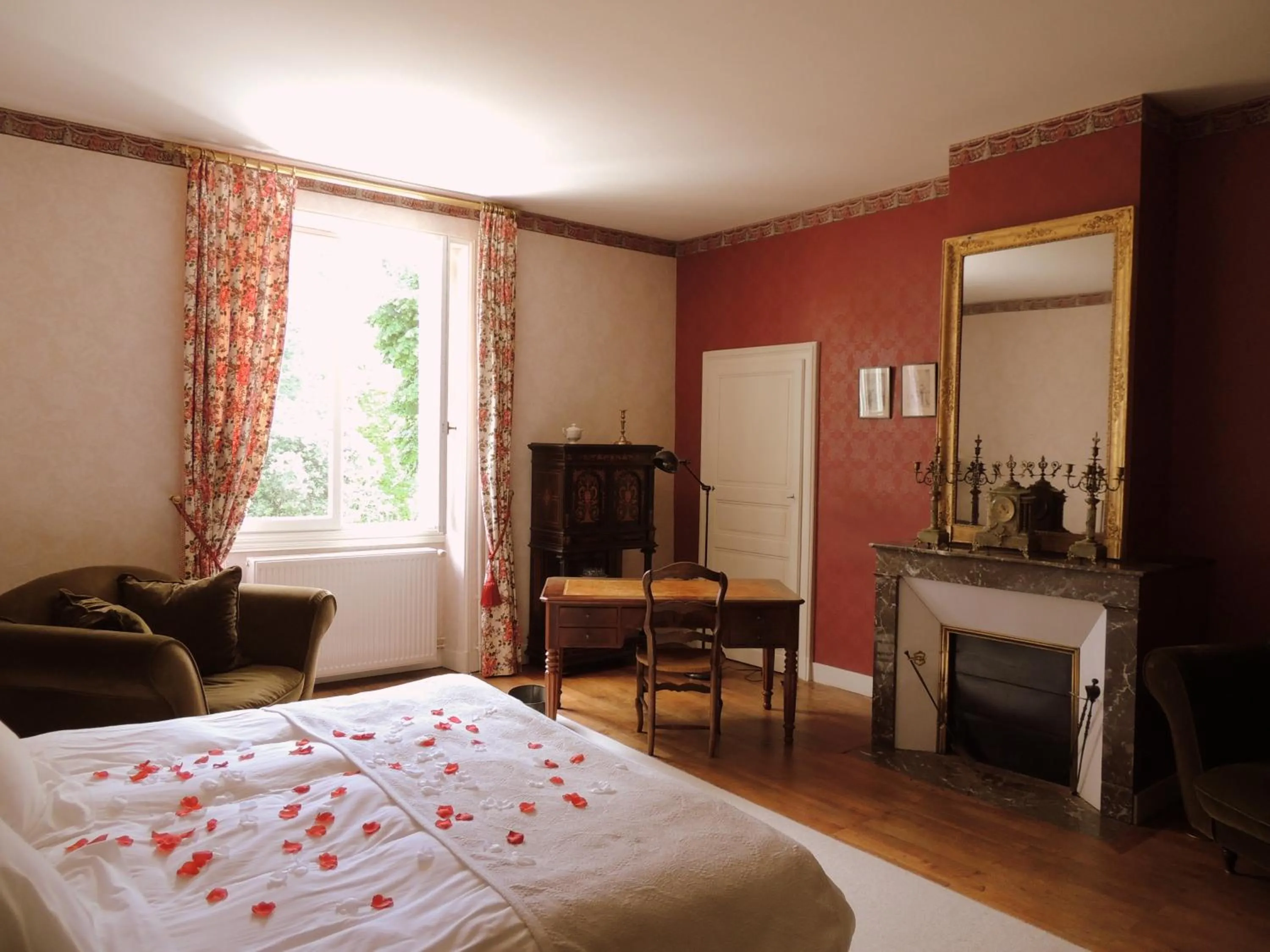 Property building, Bed in Le Domaine de Mestré, The Originals Relais