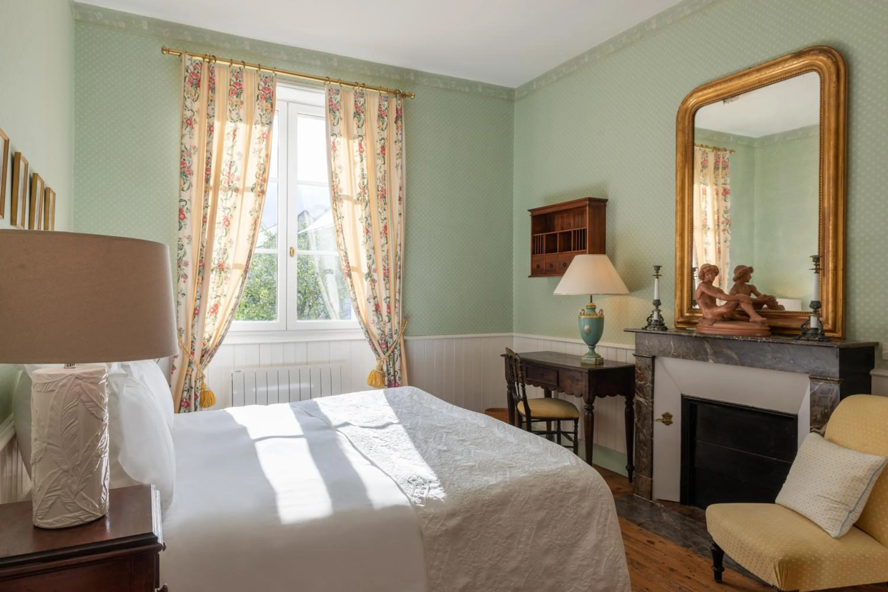 Bedroom, Bed in Le Domaine de Mestré, The Originals Relais