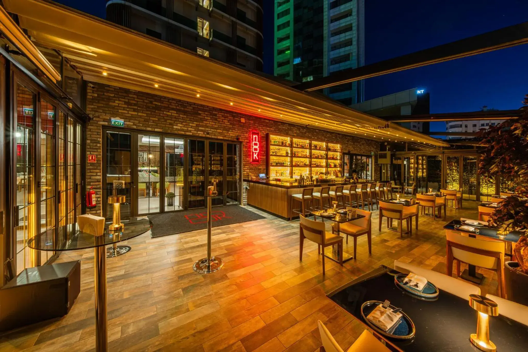 Lounge or bar in Holiday Inn Ankara - Cukurambar by IHG Lounge or bar in Holiday Inn Ankara - Cukurambar by IHG