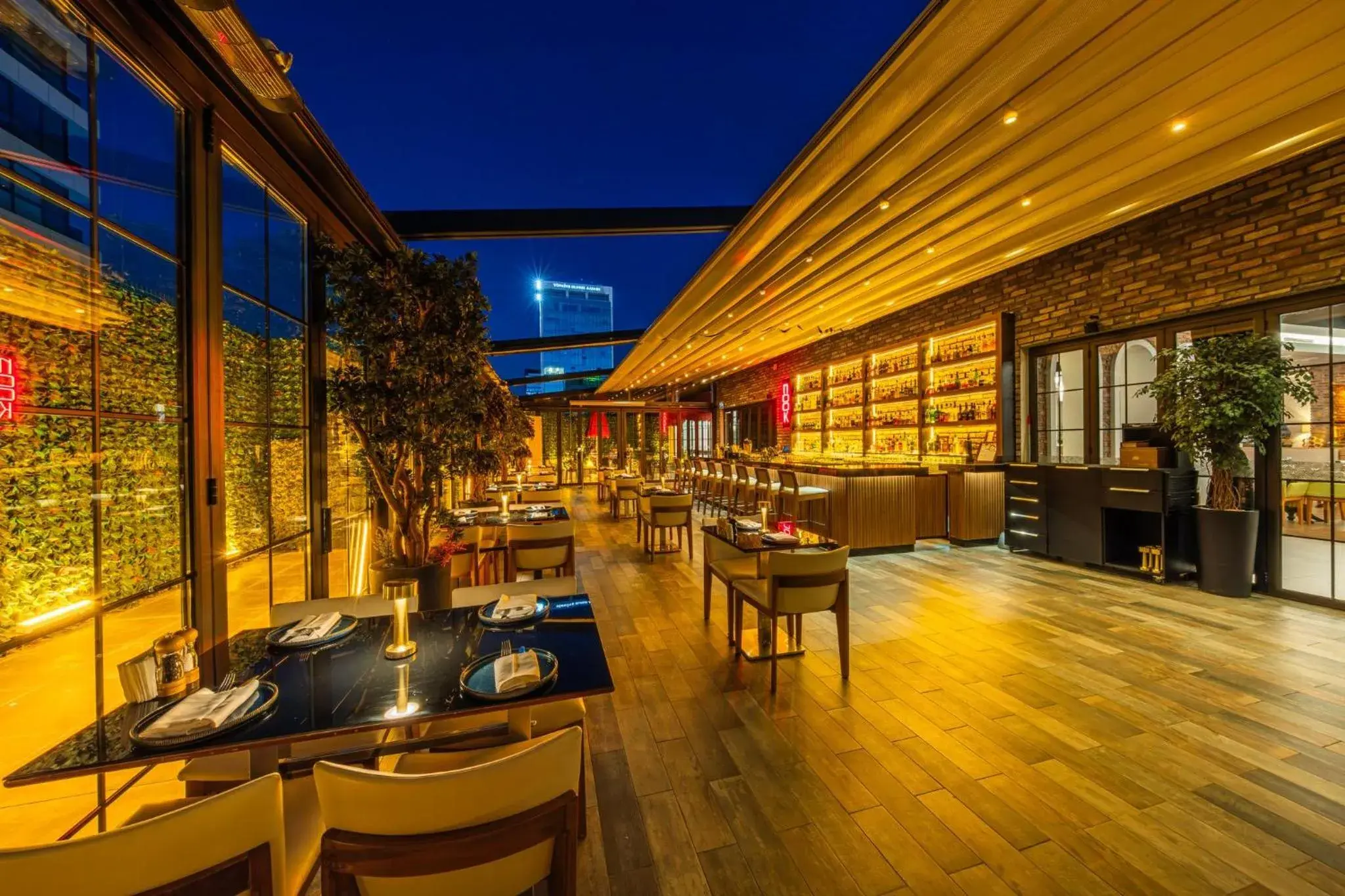 Lounge or bar in Holiday Inn Ankara - Cukurambar by IHG Lounge or bar in Holiday Inn Ankara - Cukurambar by IHG