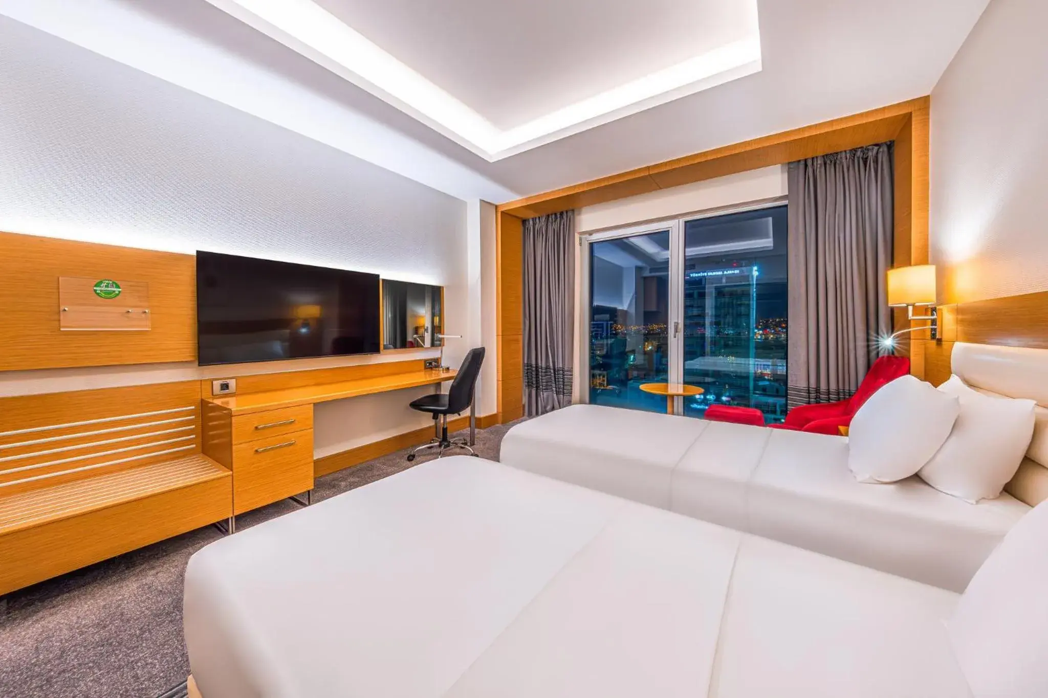 Twin Room Standard Smoking in Holiday Inn Ankara - Cukurambar by IHG Twin Room Standard Smoking in Holiday Inn Ankara - Cukurambar by IHG