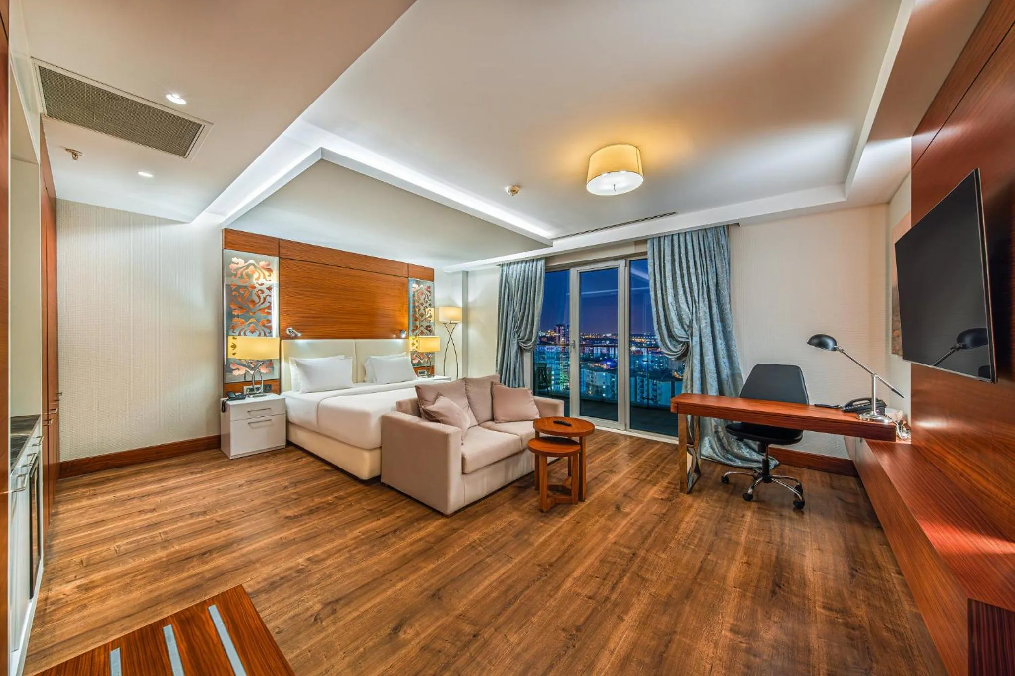 Photo of the whole room, Bed in Holiday Inn Ankara - Cukurambar by IHG