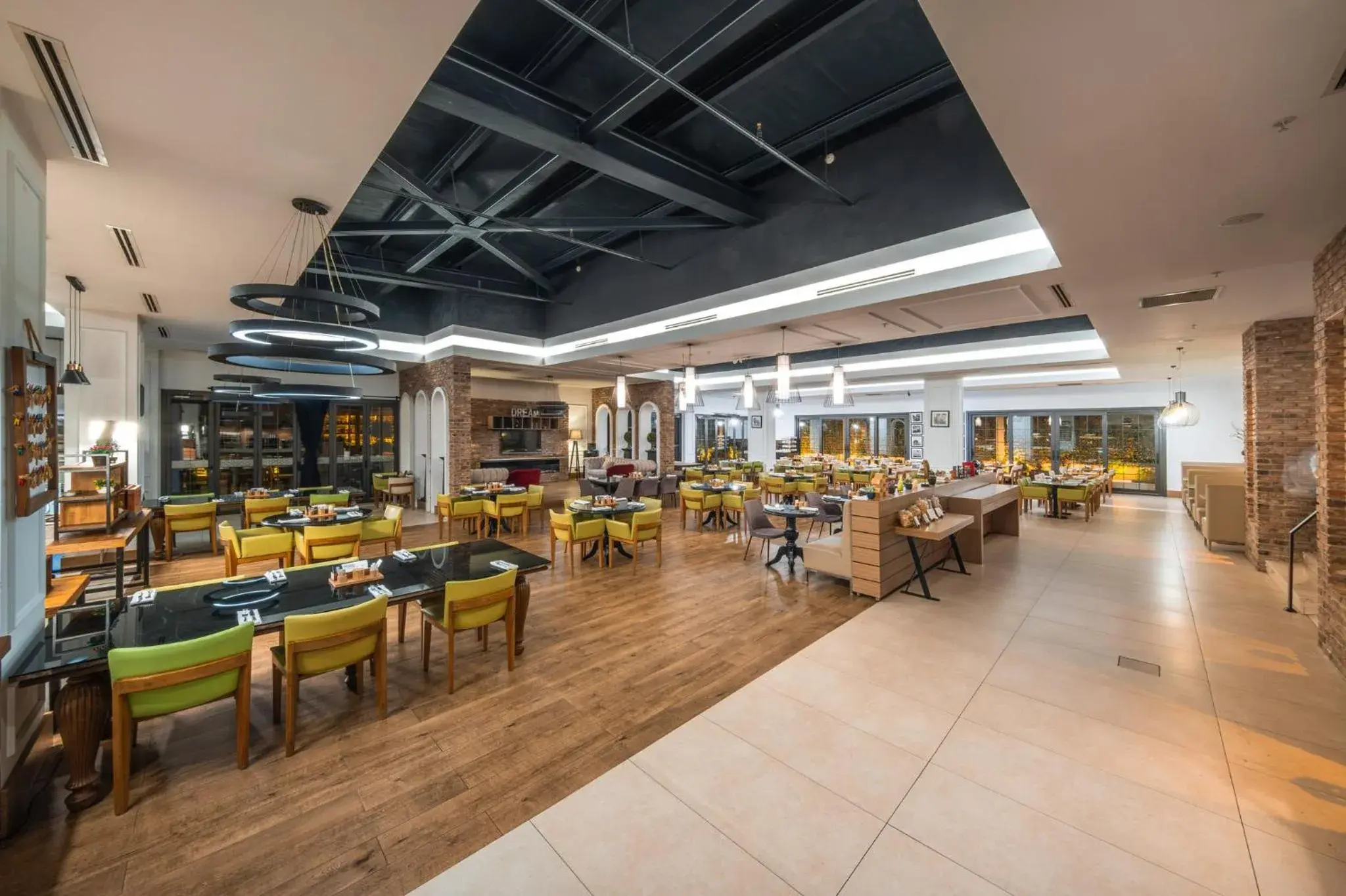 Restaurant/places to eat in Holiday Inn Ankara - Cukurambar by IHG Restaurant/places to eat in Holiday Inn Ankara - Cukurambar by IHG