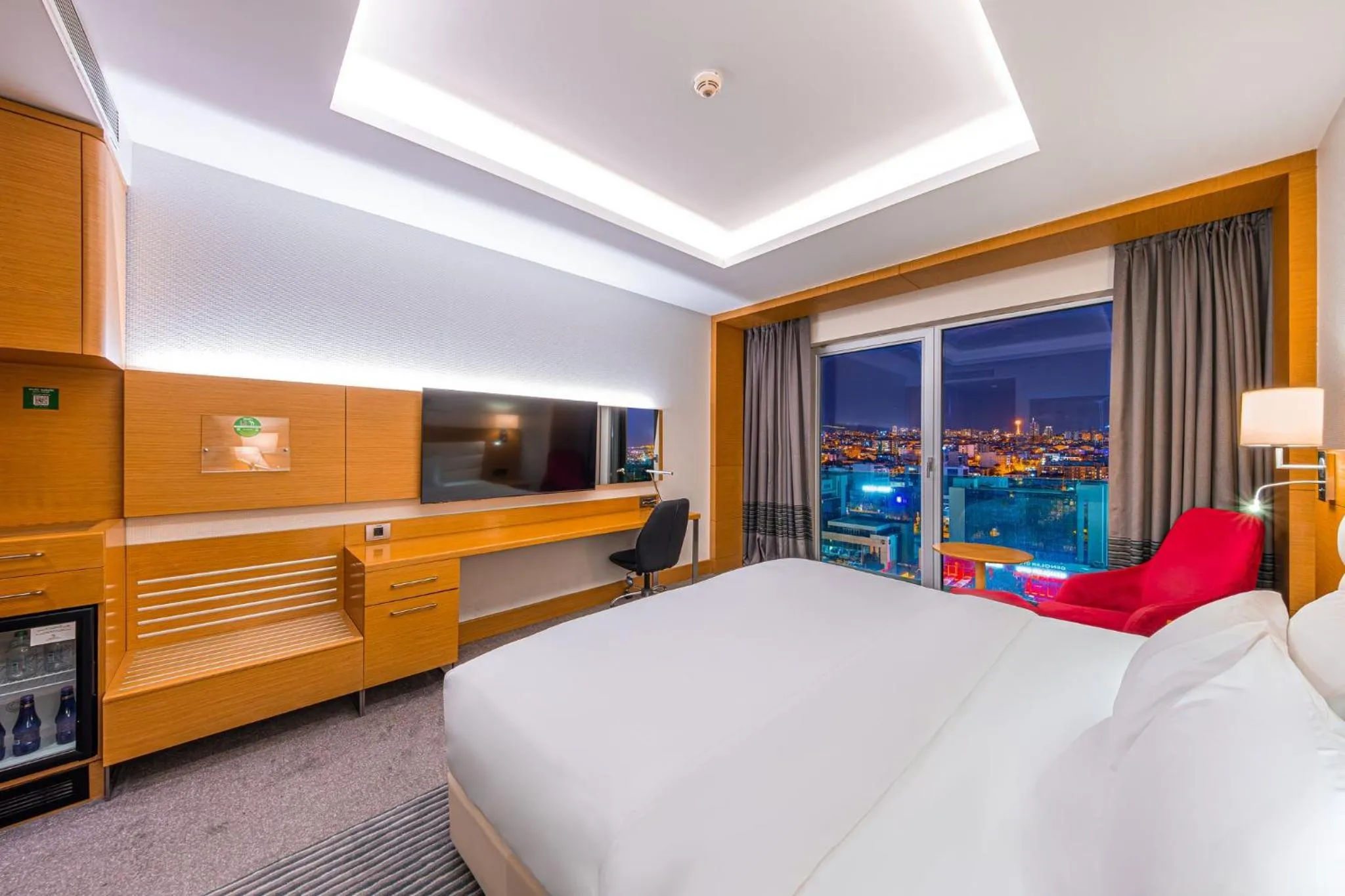 Photo of the whole room, Bed in Holiday Inn Ankara - Cukurambar by IHG