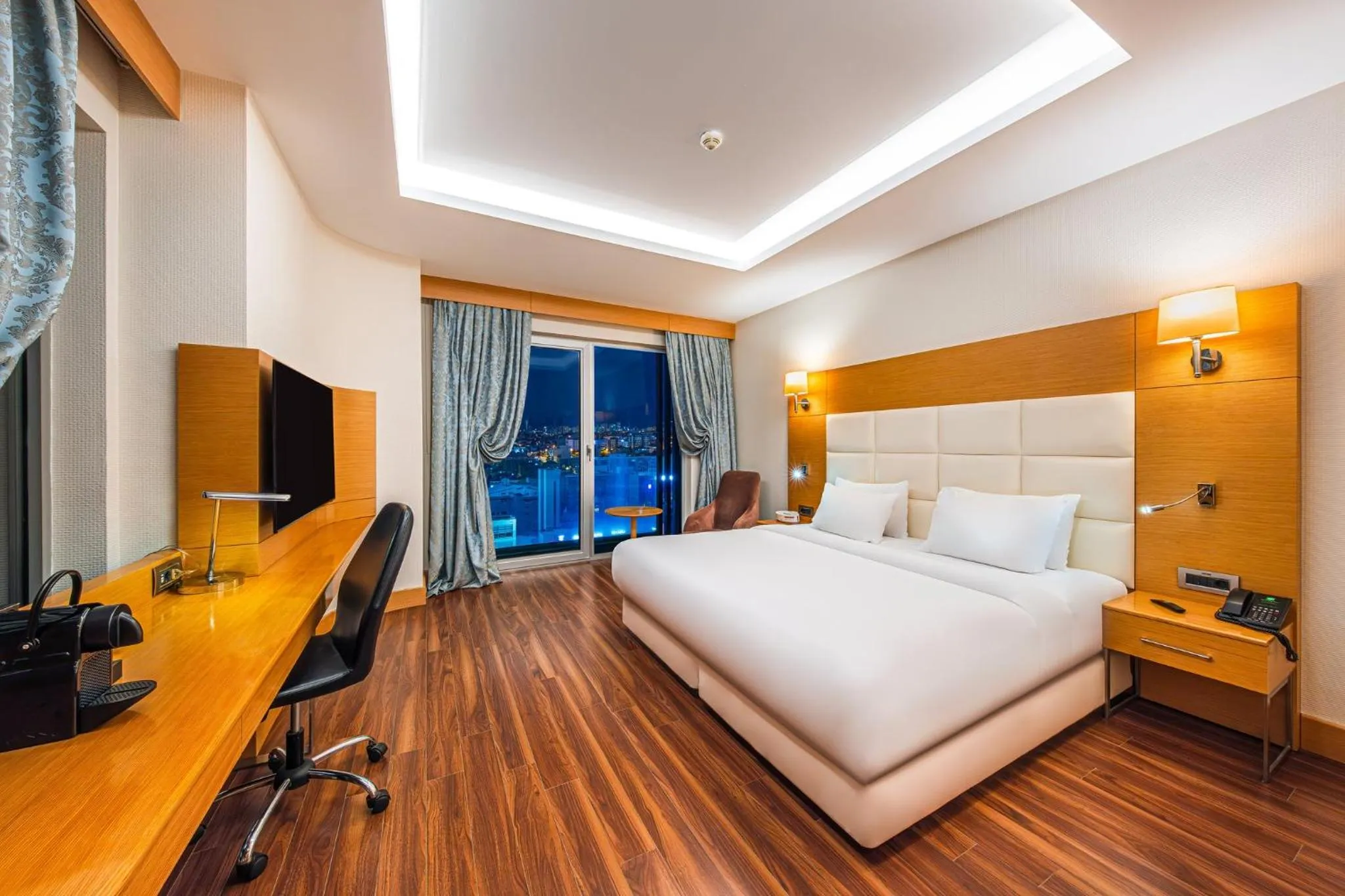 Photo of the whole room, Bed in Holiday Inn Ankara - Cukurambar by IHG