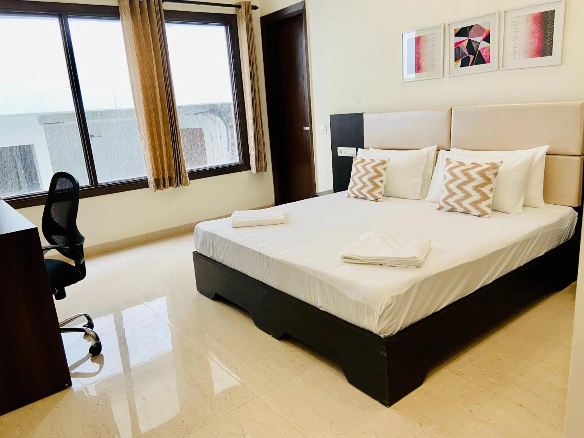 TV and multimedia, Bed in Olive Service Apartments - DLF Cyber City