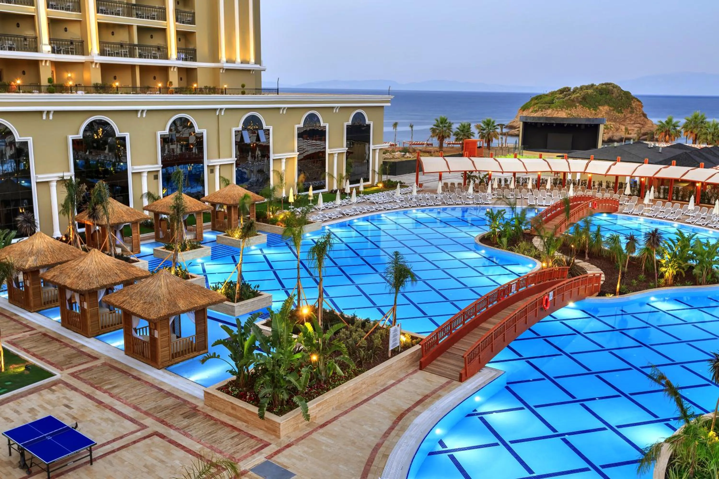Swimming pool in Sunis Efes Royal Palace Resort & Spa