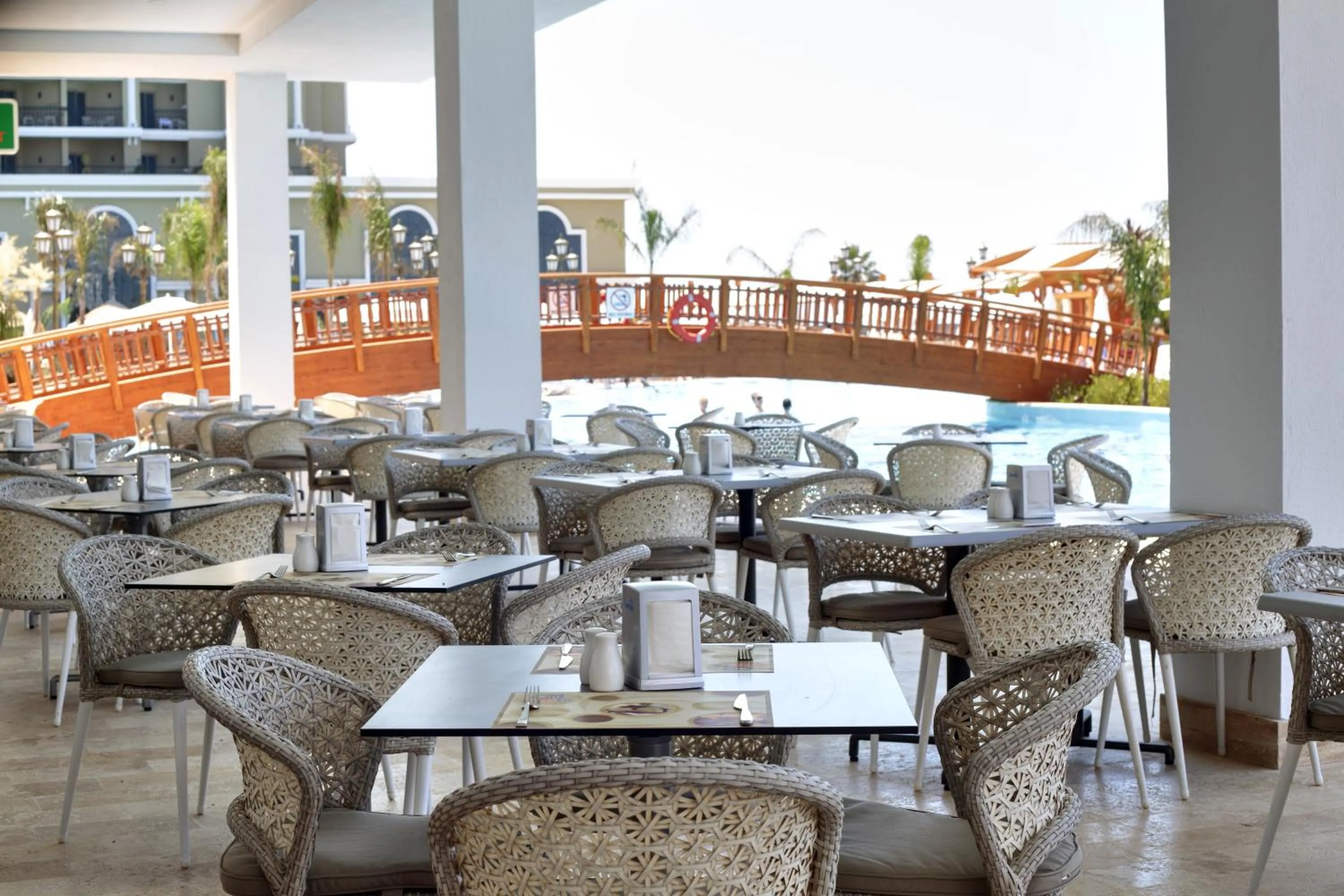 Food and drinks in Sunis Efes Royal Palace Resort & Spa