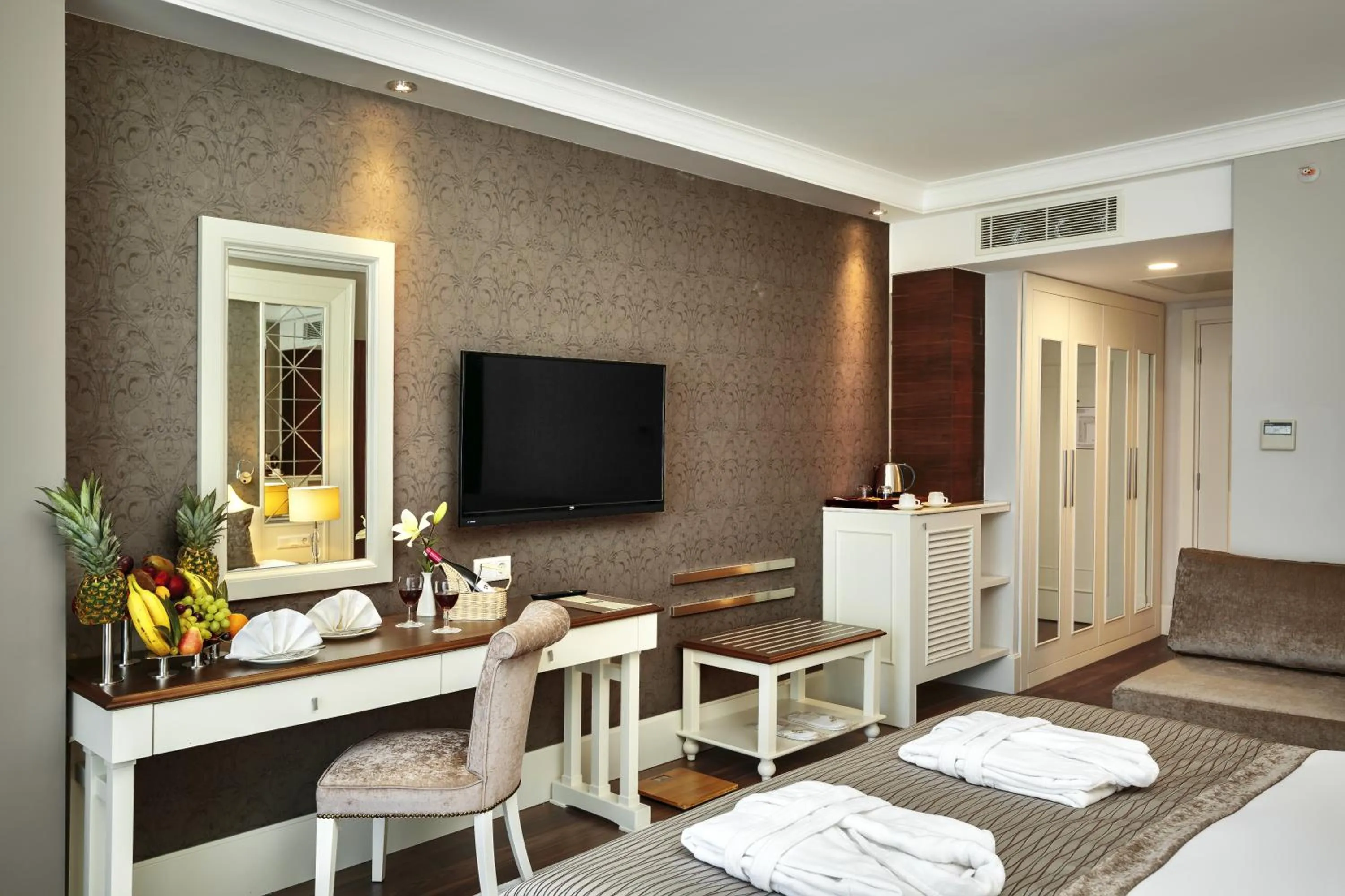 Bedroom, Bed in Sunis Efes Royal Palace Resort & Spa