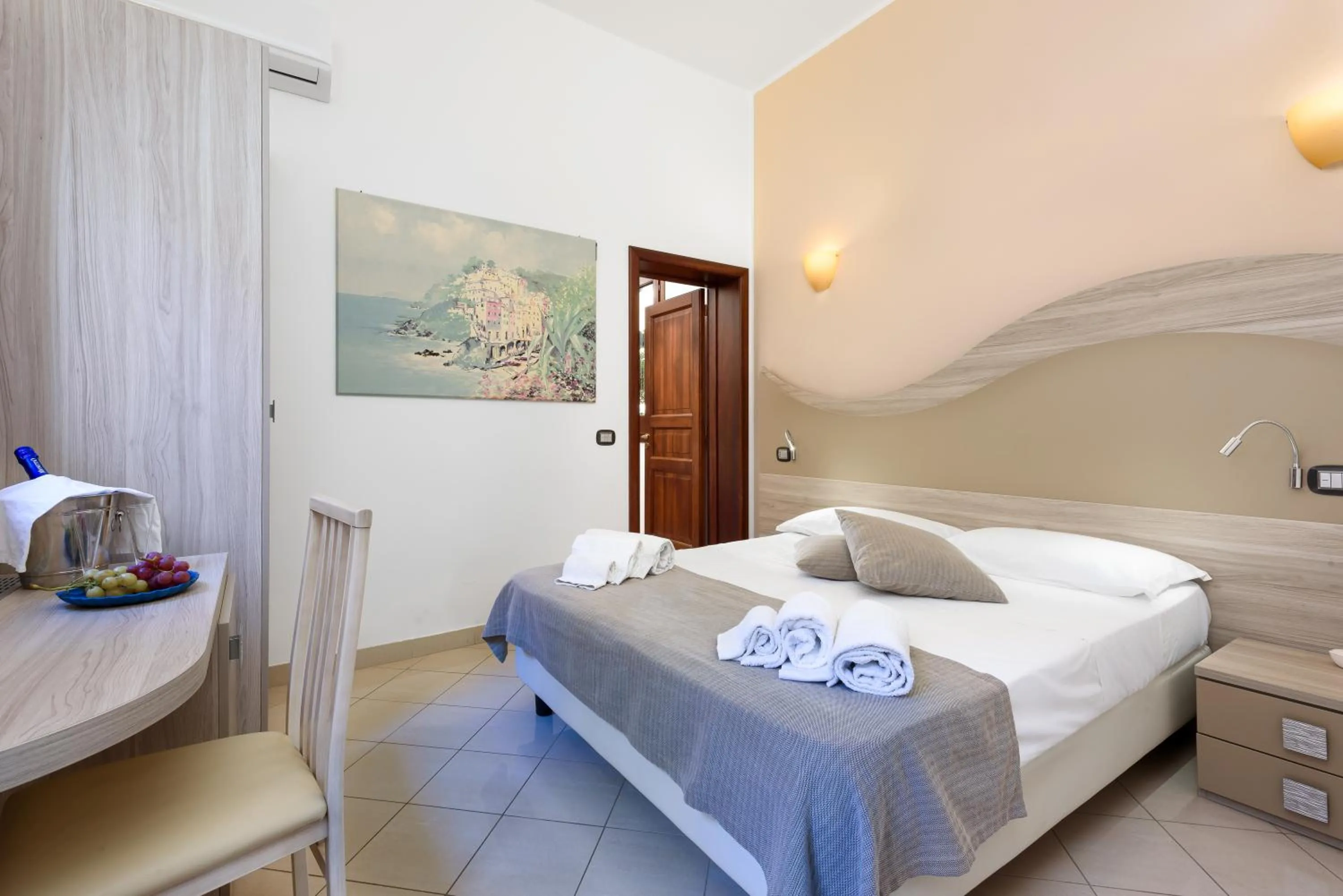 Bed in La Conchiglia sul mare Hotel