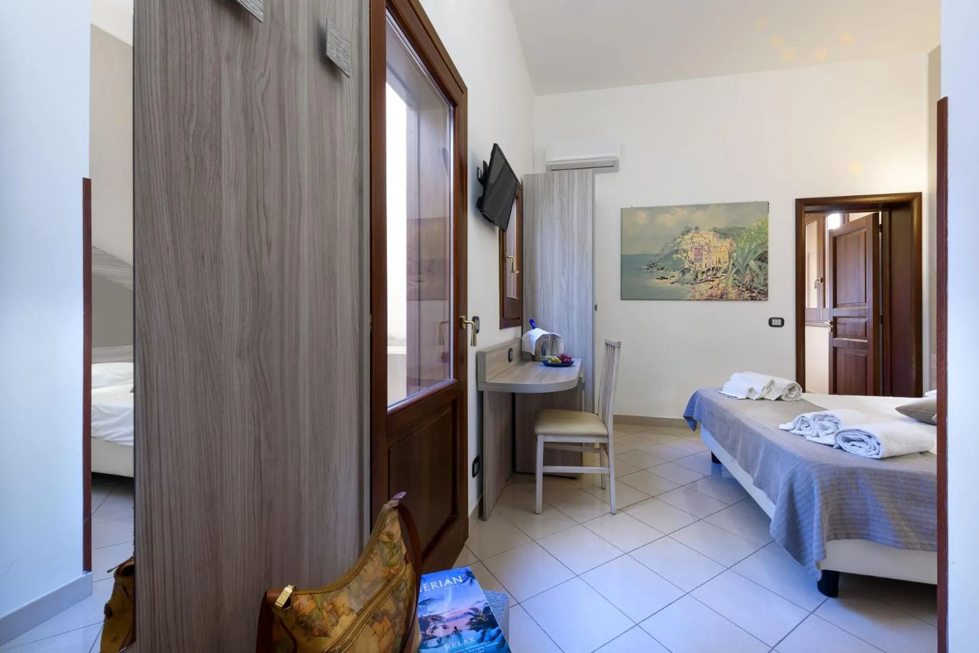 Bed in La Conchiglia sul mare Hotel