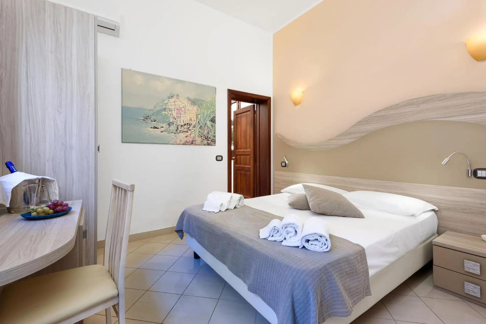 Bed in La Conchiglia sul mare Hotel
