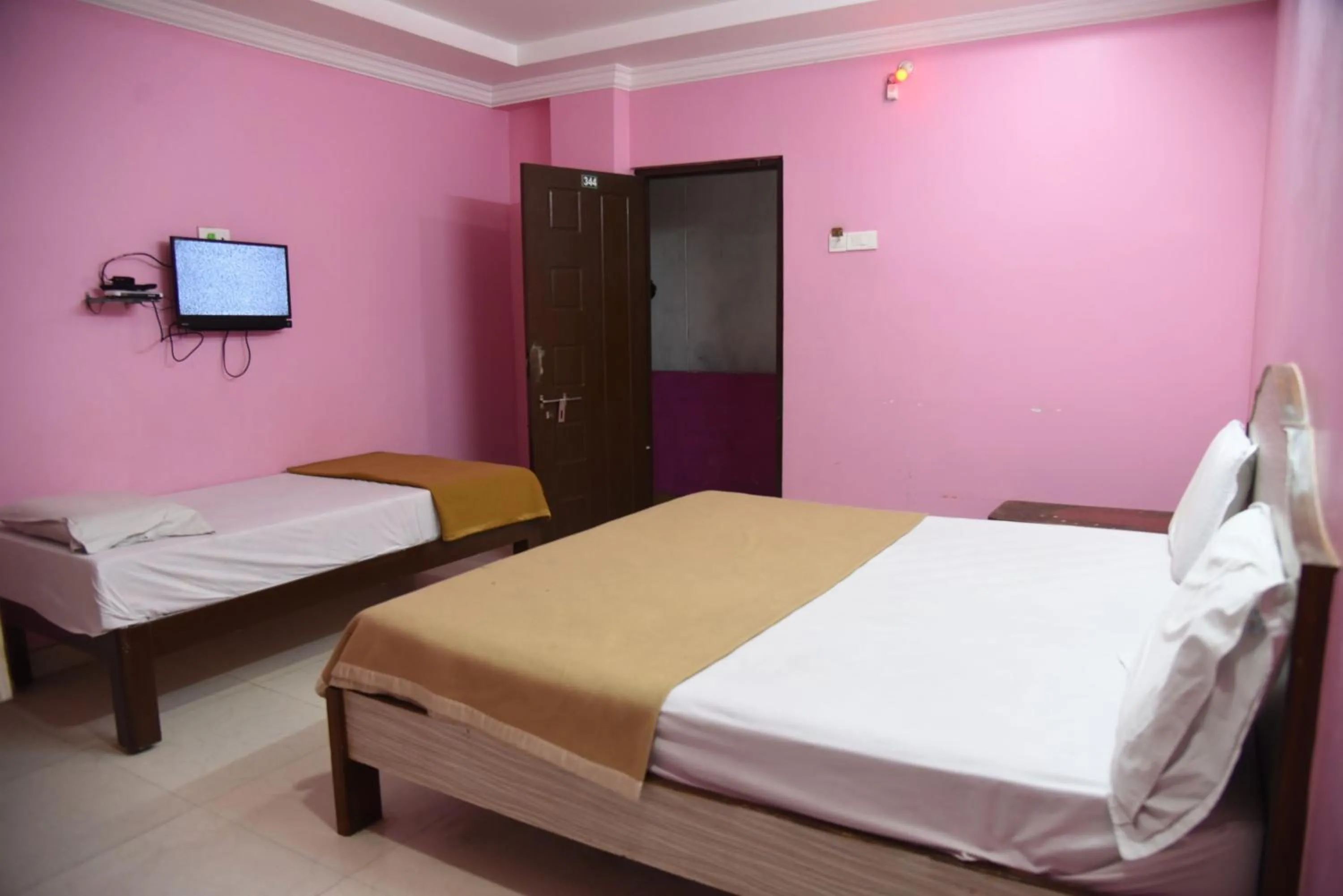 TV and multimedia, Bed in Sujan Residency's