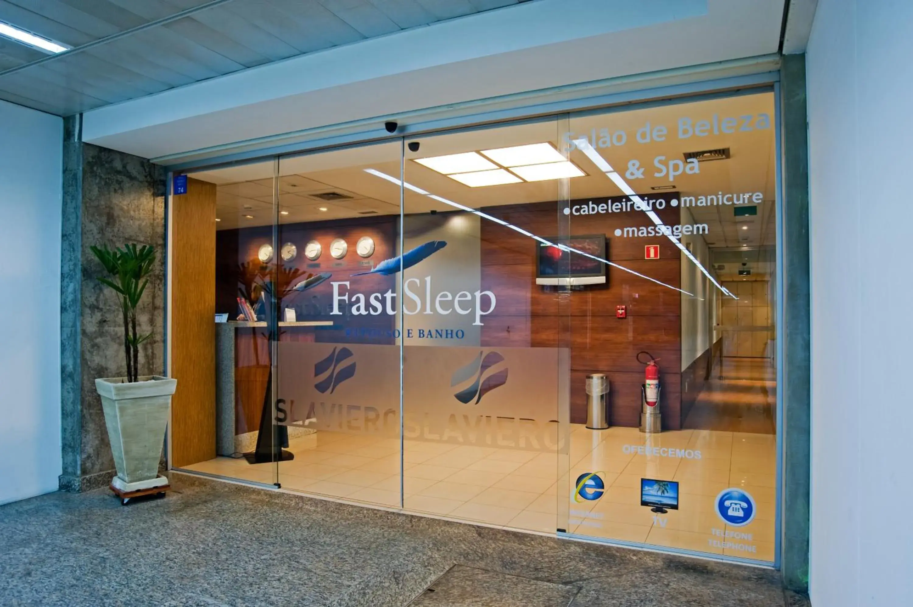 Facade/entrance in FAST SLEEP Guarulhos by Slaviero Hotéis Facade/entrance in FAST SLEEP Guarulhos by Slaviero Hotéis