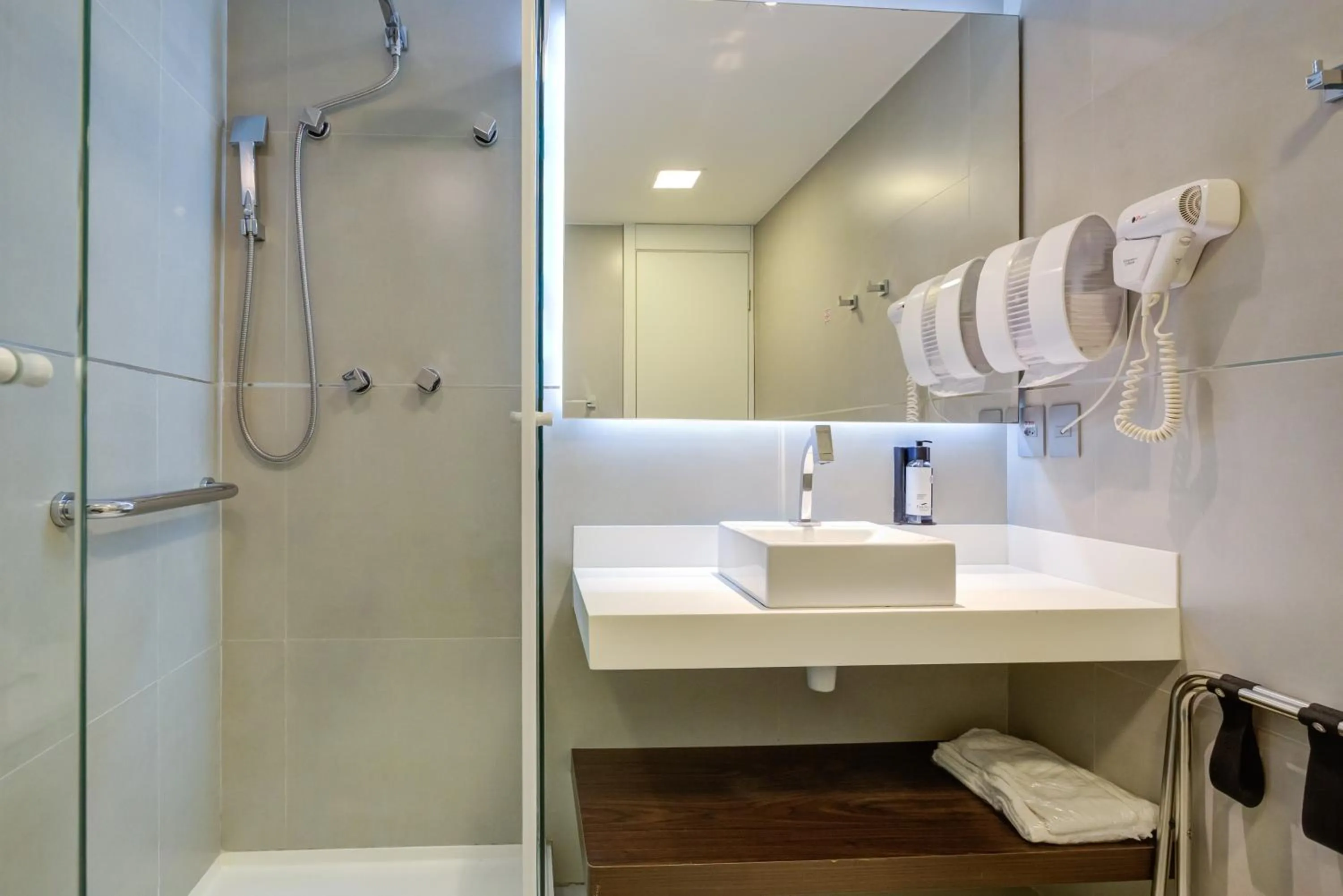 Toilet in FAST SLEEP Guarulhos by Slaviero Hotéis