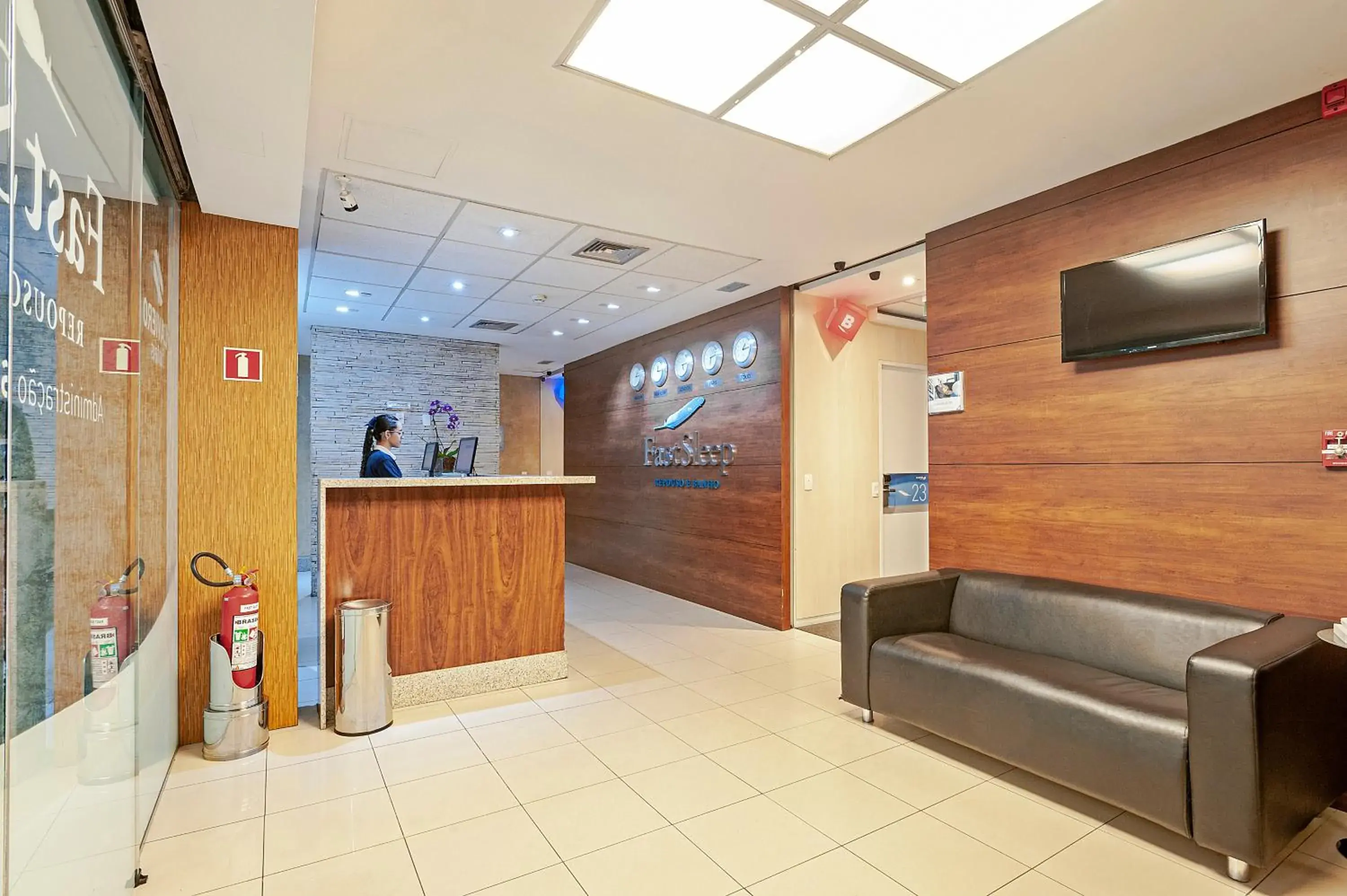 Lobby or reception in FAST SLEEP Guarulhos by Slaviero Hotéis Lobby or reception in FAST SLEEP Guarulhos by Slaviero Hotéis