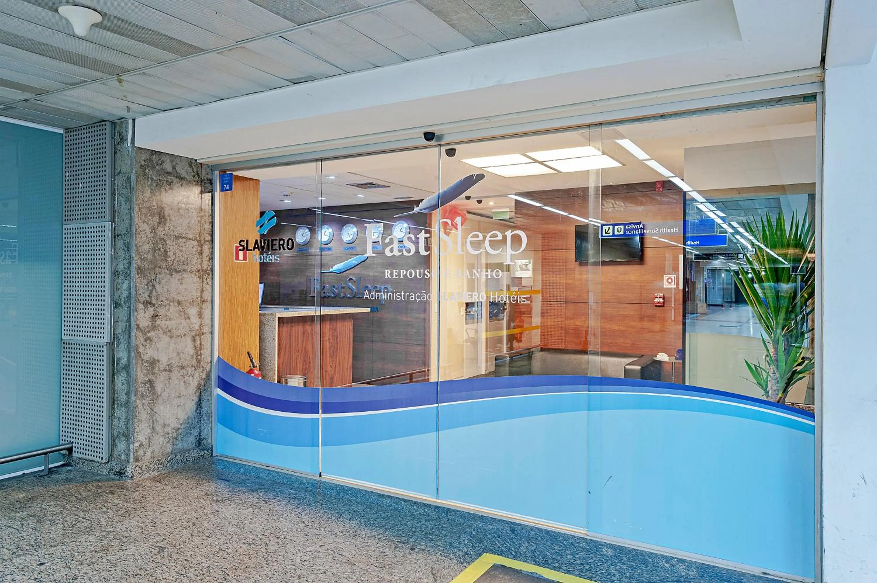 Facade/entrance in FAST SLEEP Guarulhos by Slaviero Hotéis