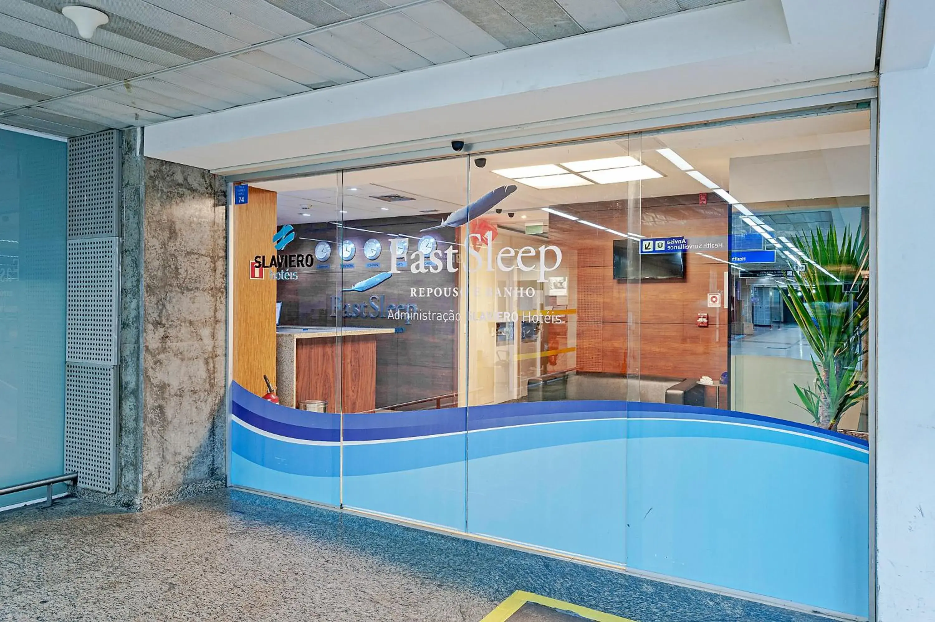 Facade/entrance in FAST SLEEP Guarulhos by Slaviero Hotéis Facade/entrance in FAST SLEEP Guarulhos by Slaviero Hotéis