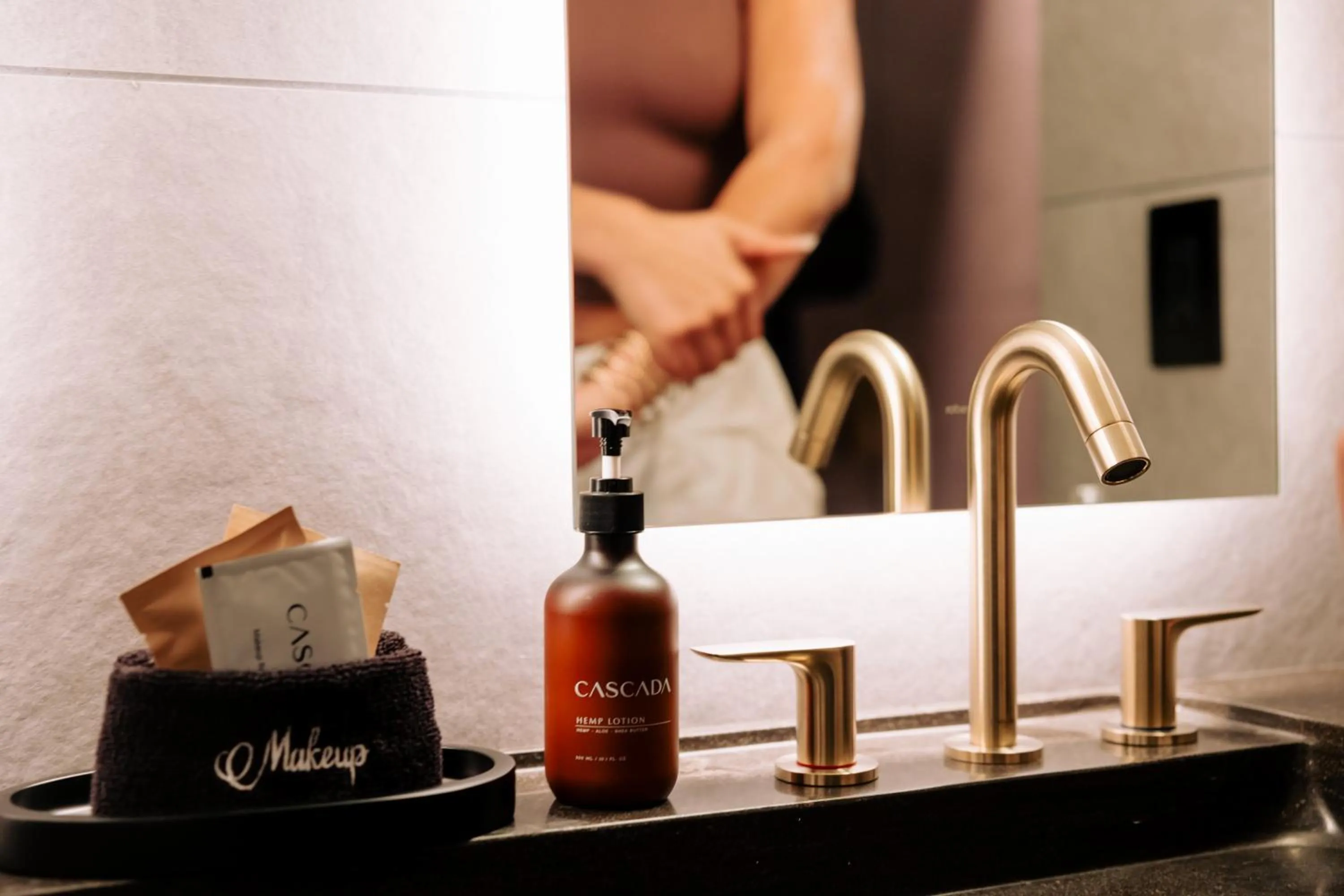 Shower in CASCADA Thermal Springs & Hotel