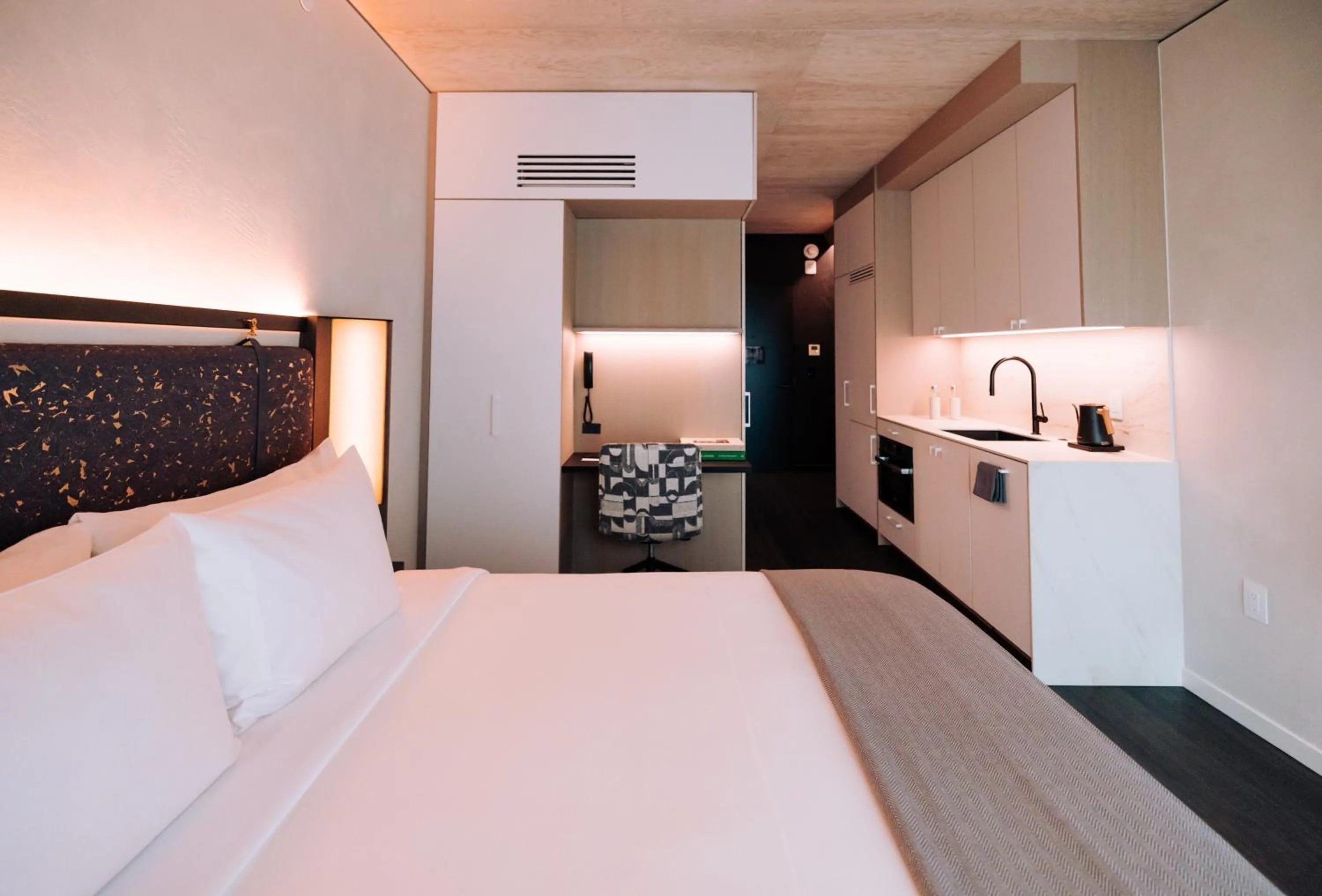 Bed in CASCADA Thermal Springs & Hotel