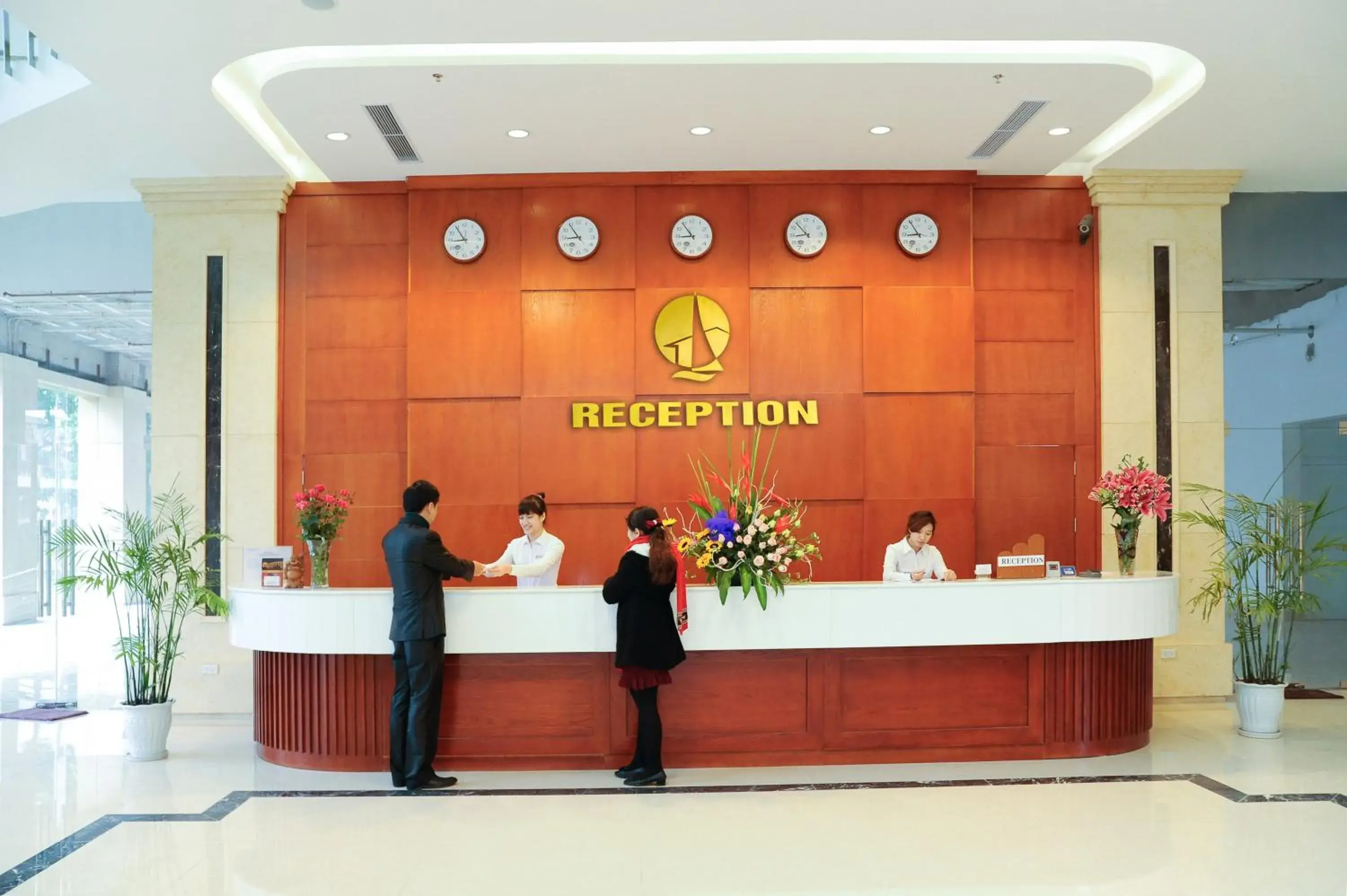 Lobby or reception in Khách sạn Công Đoàn Quảng Bá Lobby or reception in Khách sạn Công Đoàn Quảng Bá