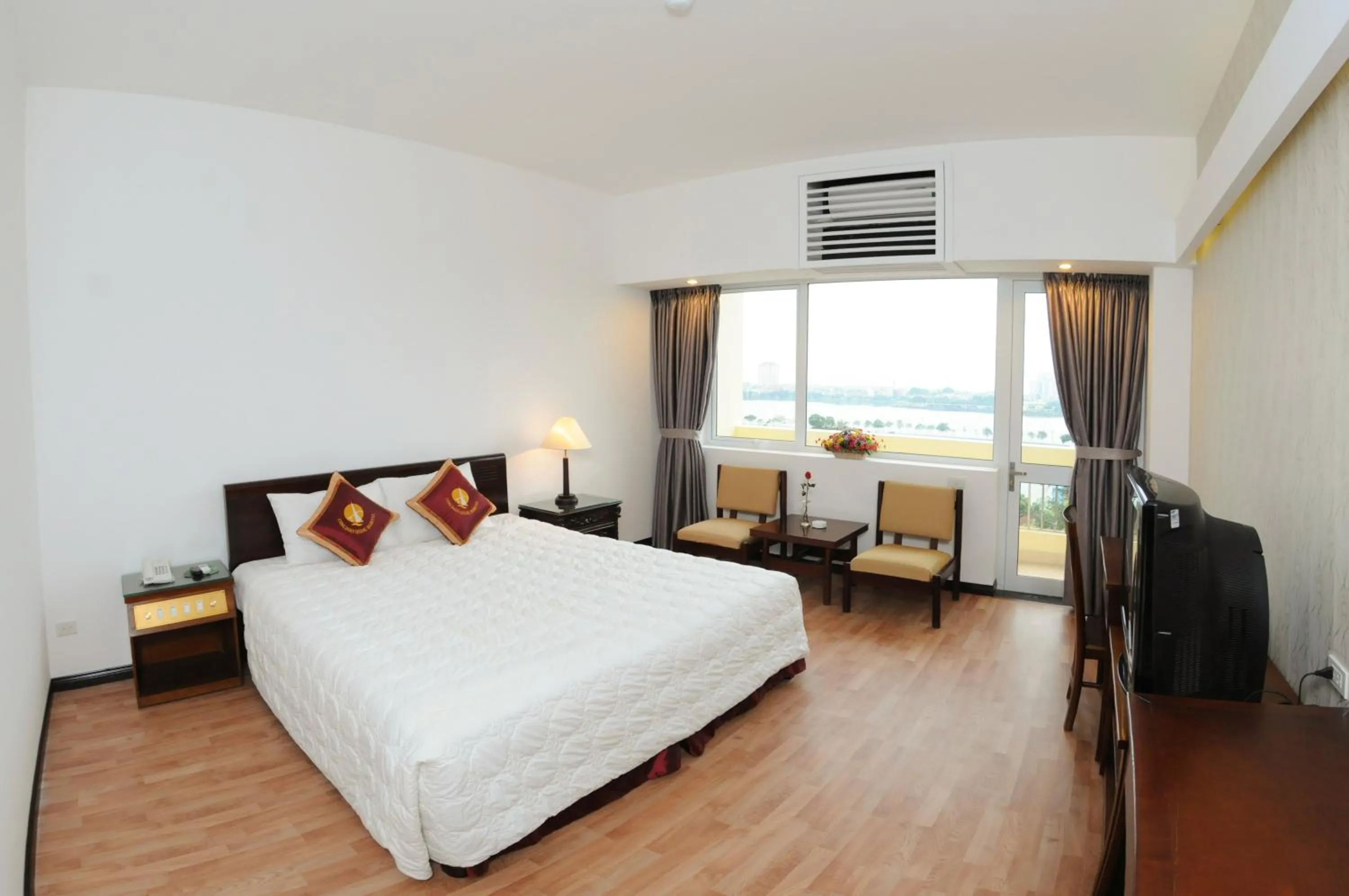 Decorative detail, Bed in Khách sạn Công Đoàn Quảng Bá