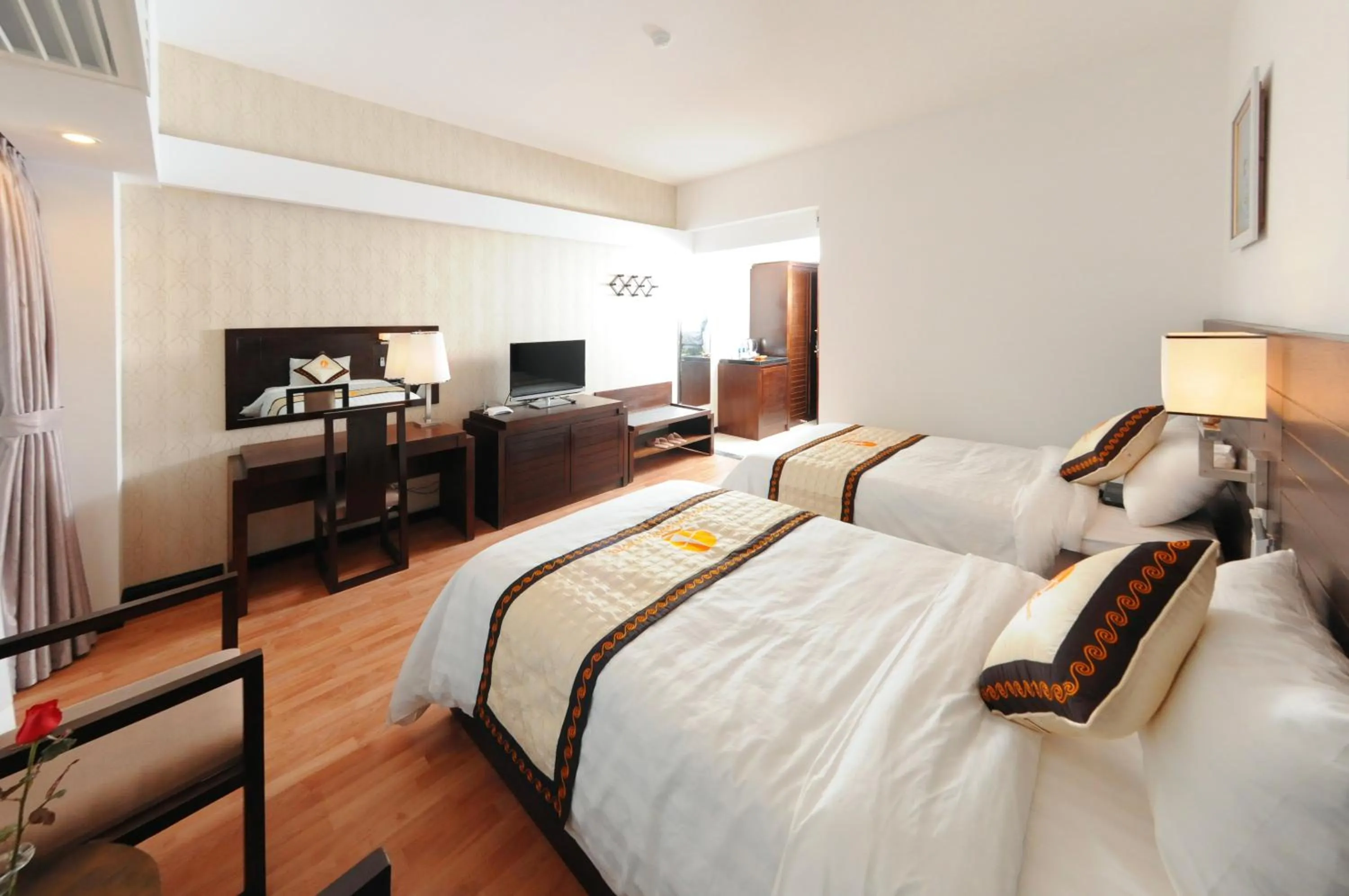 Decorative detail, Bed in Khách sạn Công Đoàn Quảng Bá