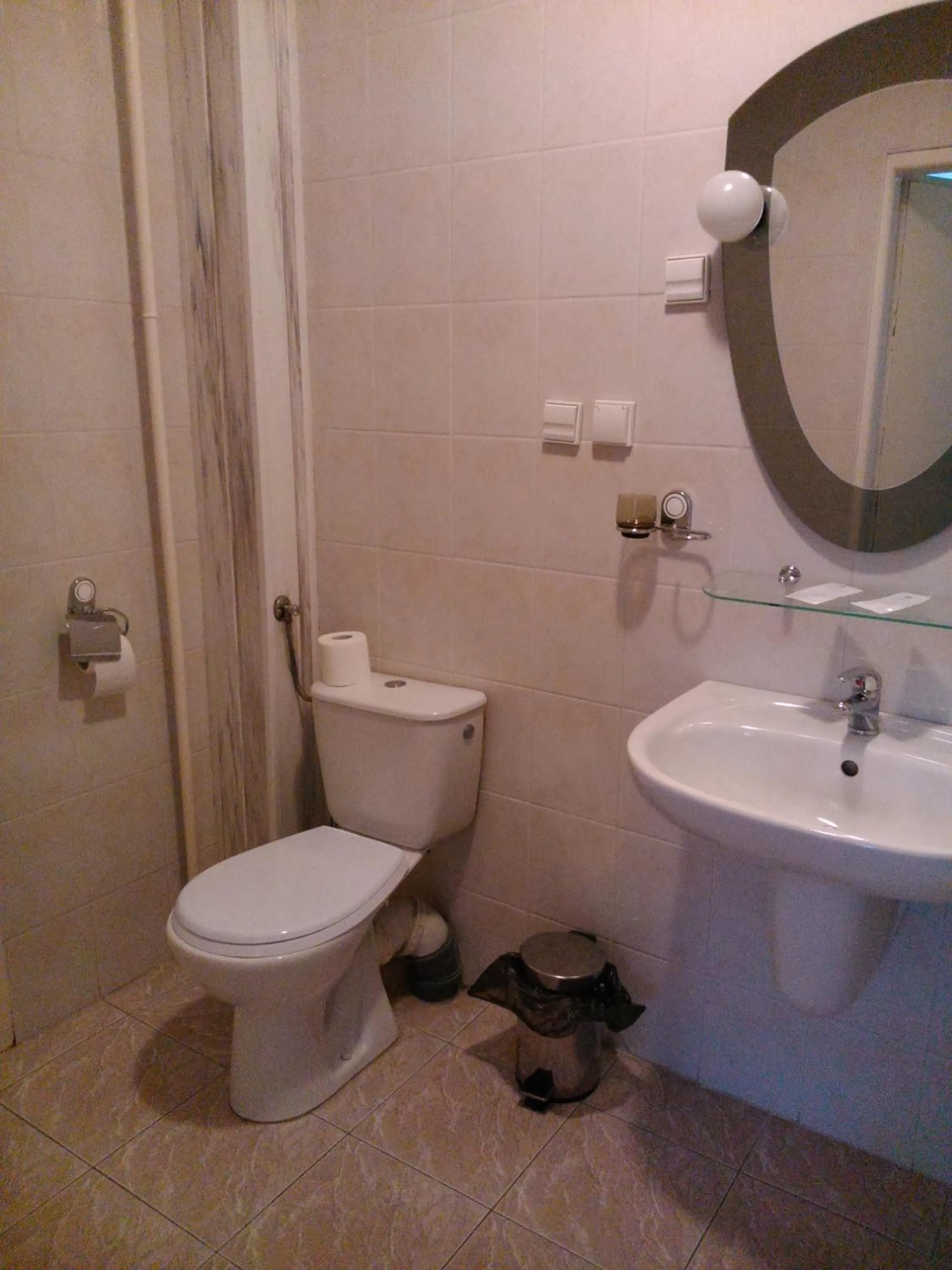 Bathroom in Hostel Refleks