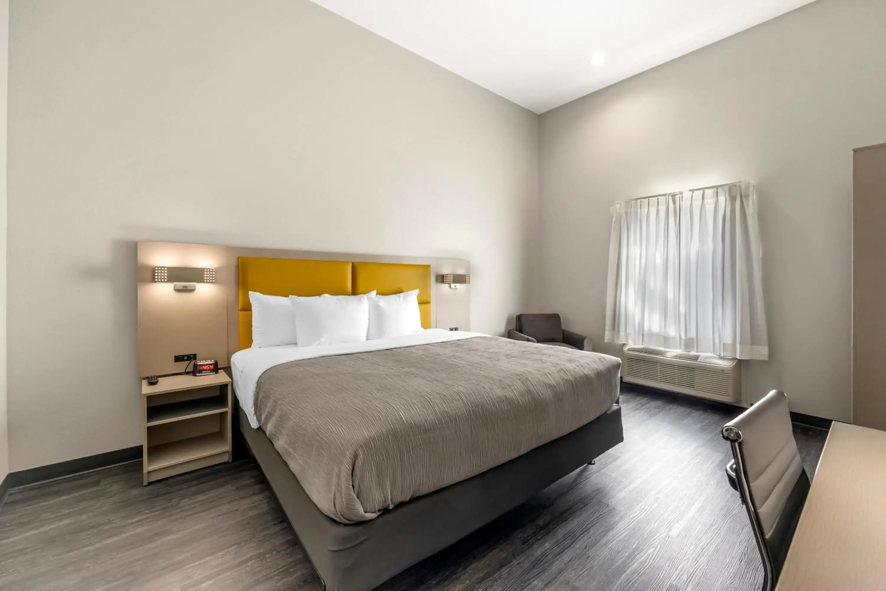 King Room with Roll-In Shower - Disability Access/Non Smoking in Quality Inn & Suites Joelton - Nashville King Room with Roll-In Shower - Disability Access/Non Smoking in Quality Inn & Suites Joelton - Nashville