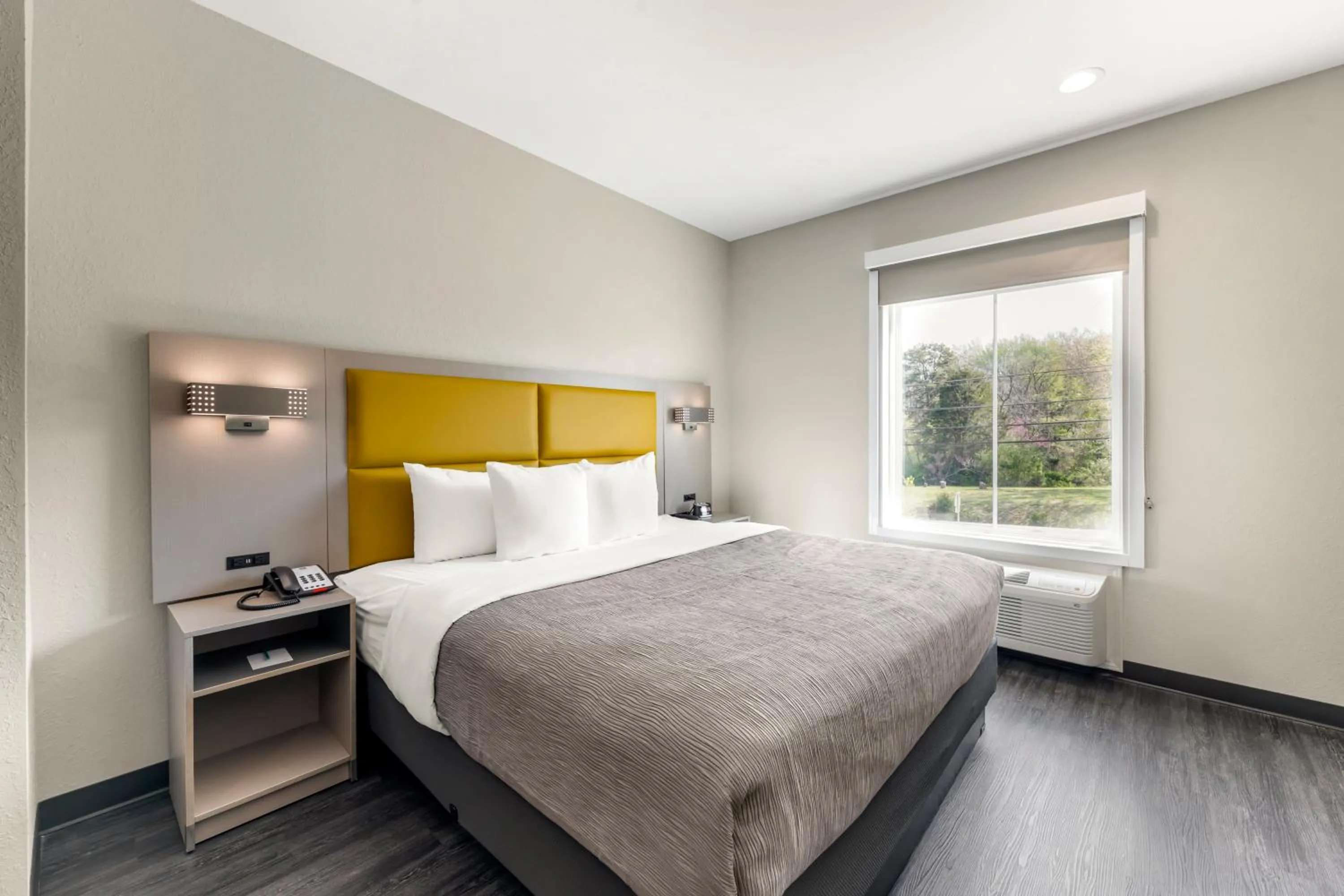 Photo of the whole room, Bed in Quality Inn & Suites Joelton - Nashville