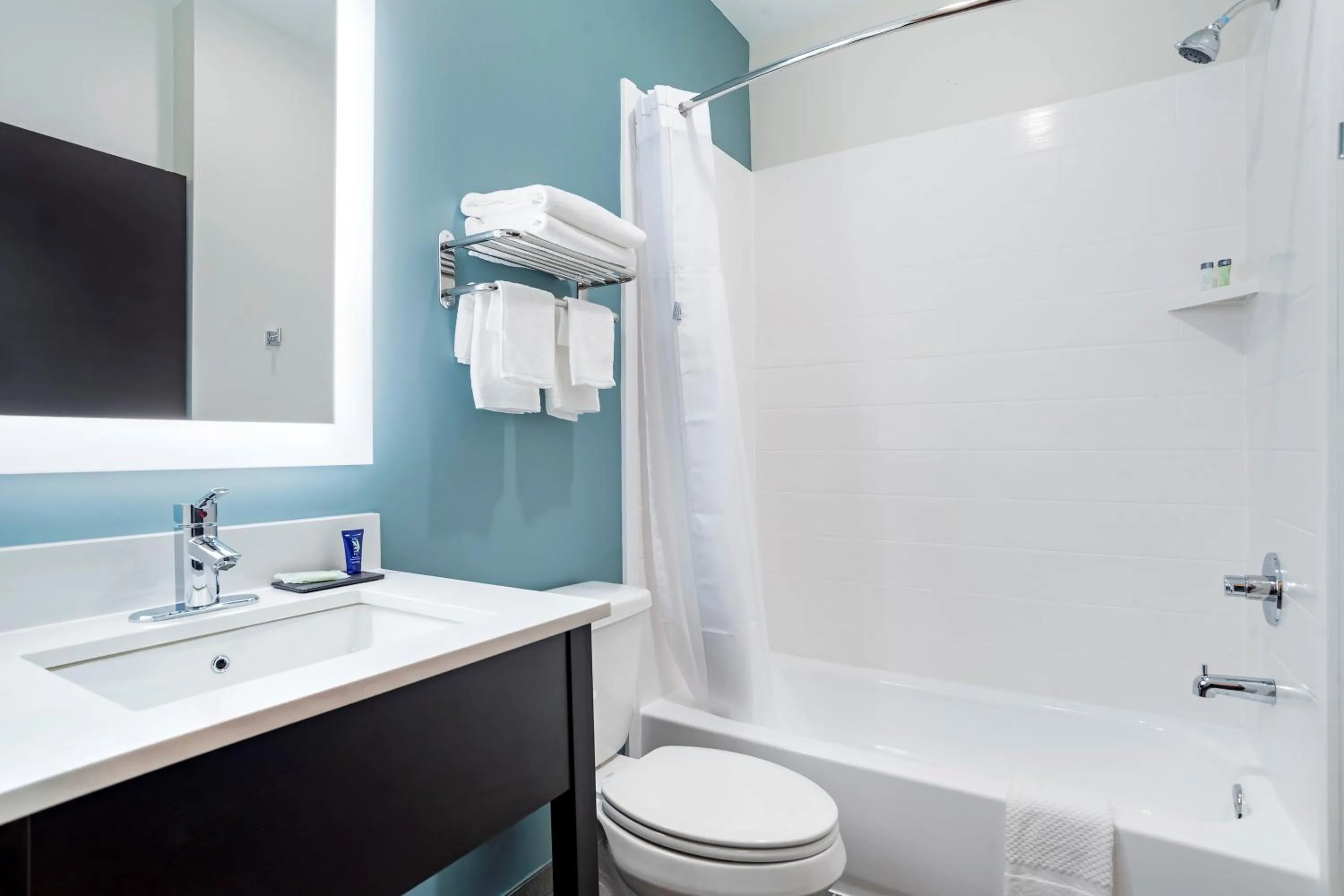 Bathroom in Sleep Inn & Suites Fort Walton Beach - Destin West