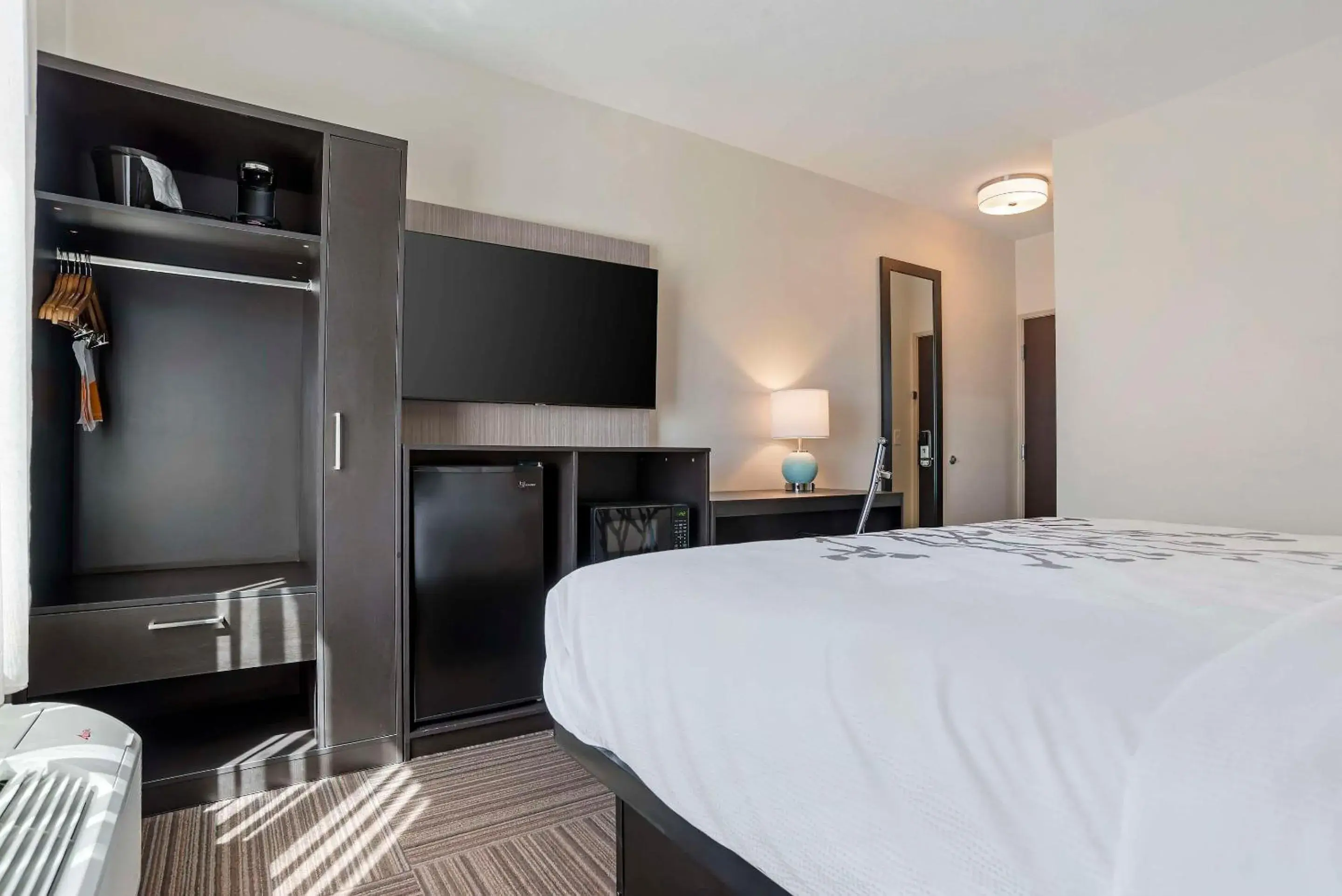 Bedroom, Bed in Sleep Inn & Suites Fort Walton Beach - Destin West Bedroom, Bed in Sleep Inn & Suites Fort Walton Beach - Destin West