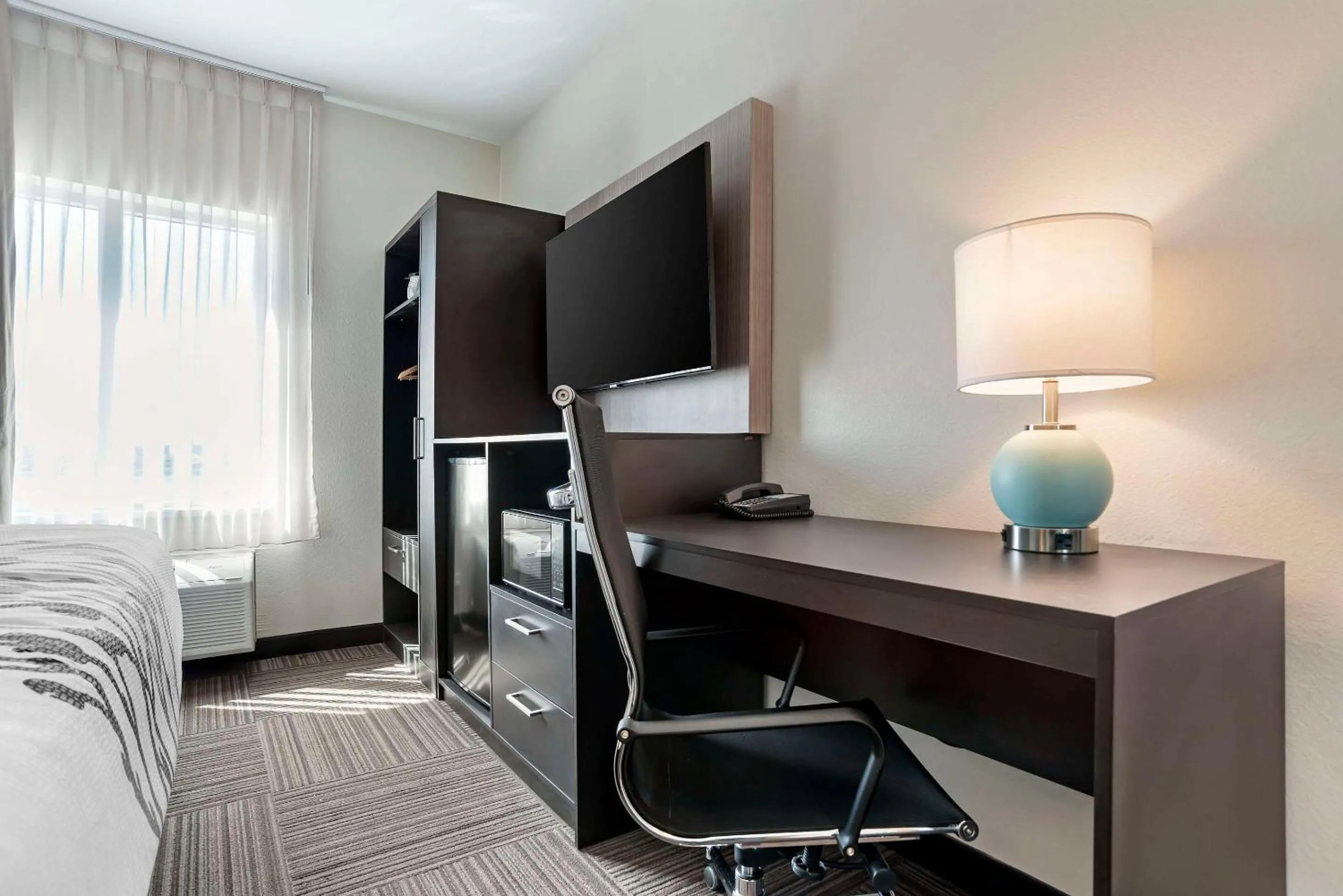 Bedroom, Bed in Sleep Inn & Suites Fort Walton Beach - Destin West